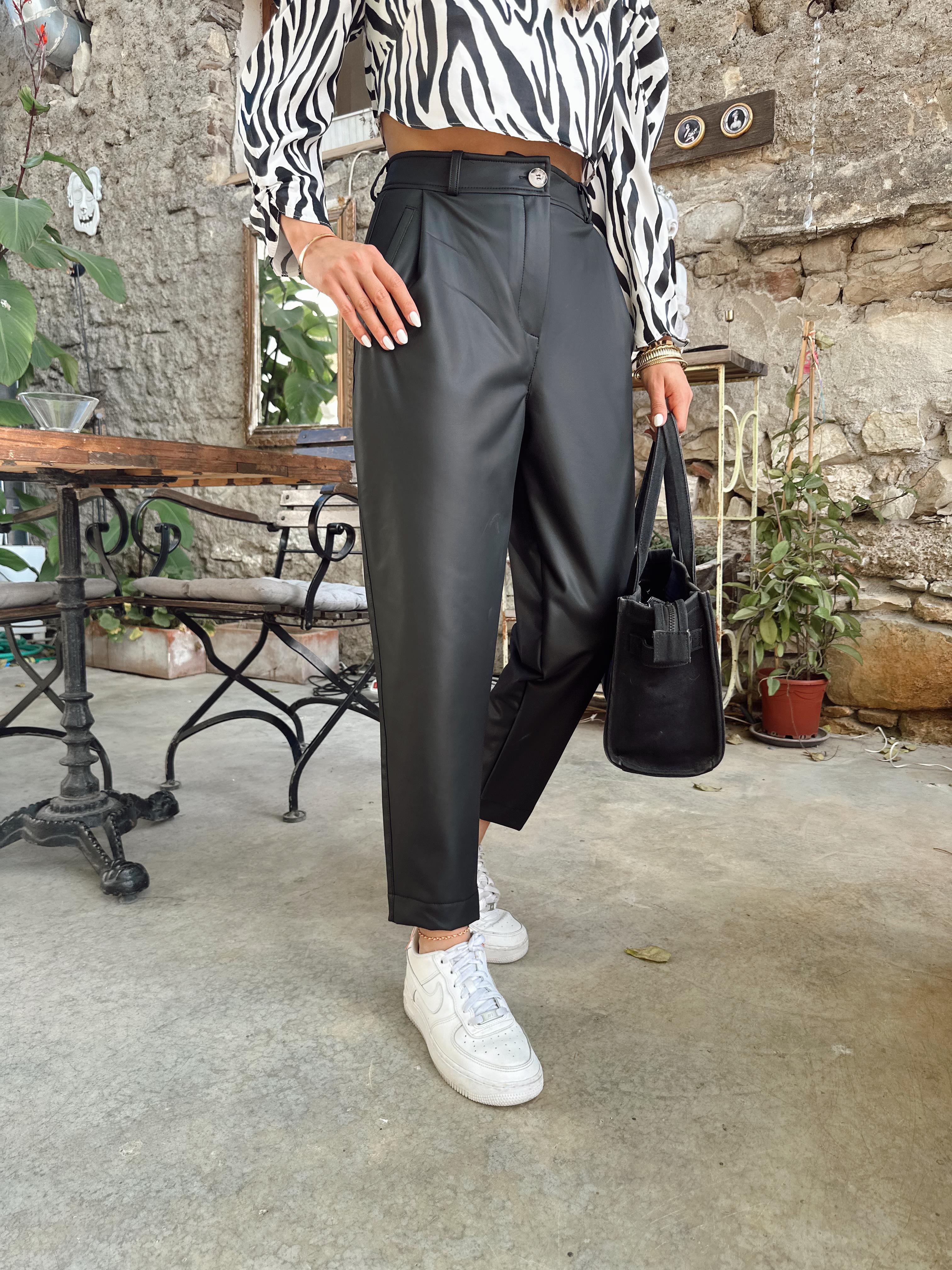 Siyah Tek Düğmeli Deri Pantolon