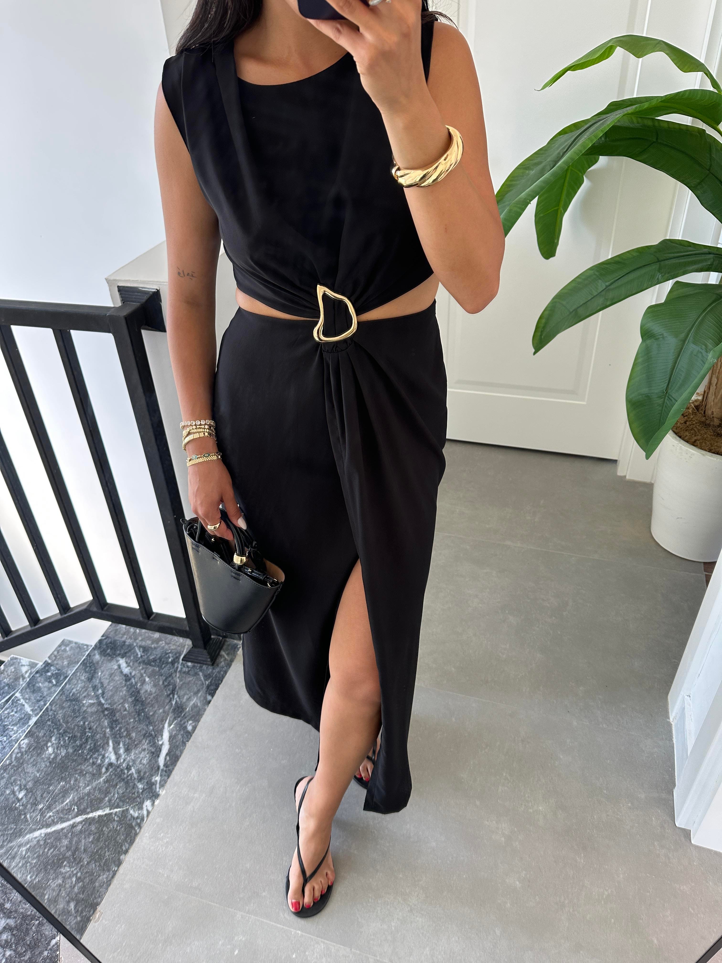 Siyah Tokalı Elbise