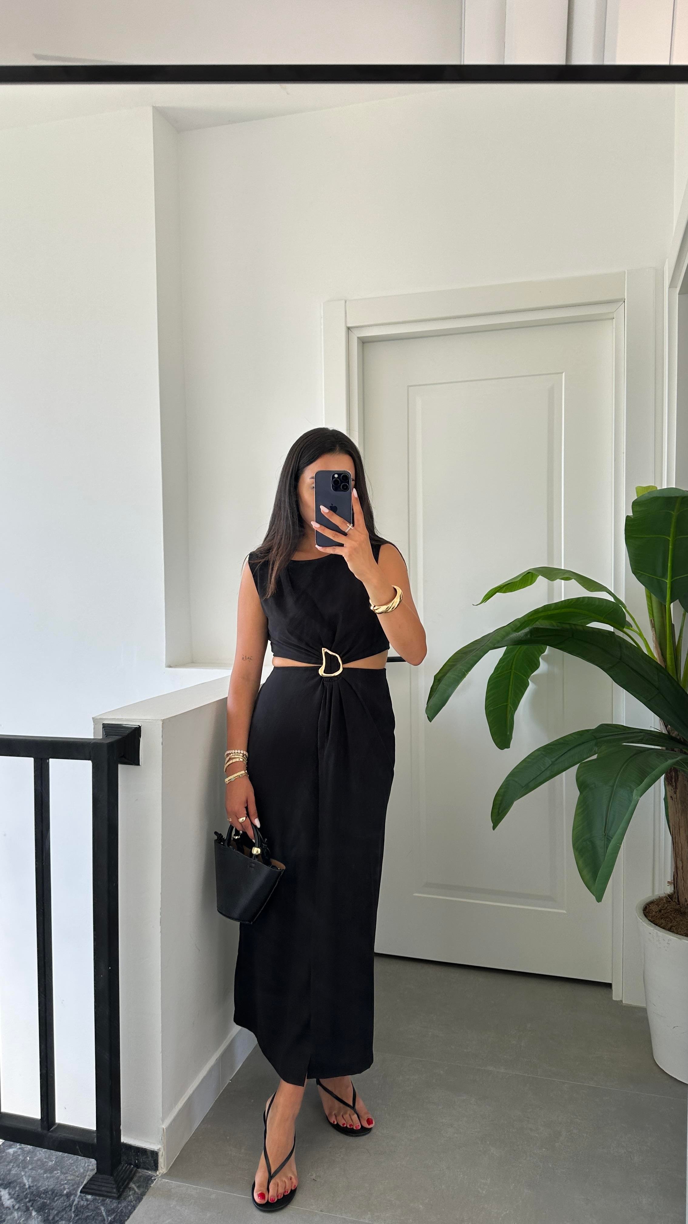 Siyah Tokalı Elbise