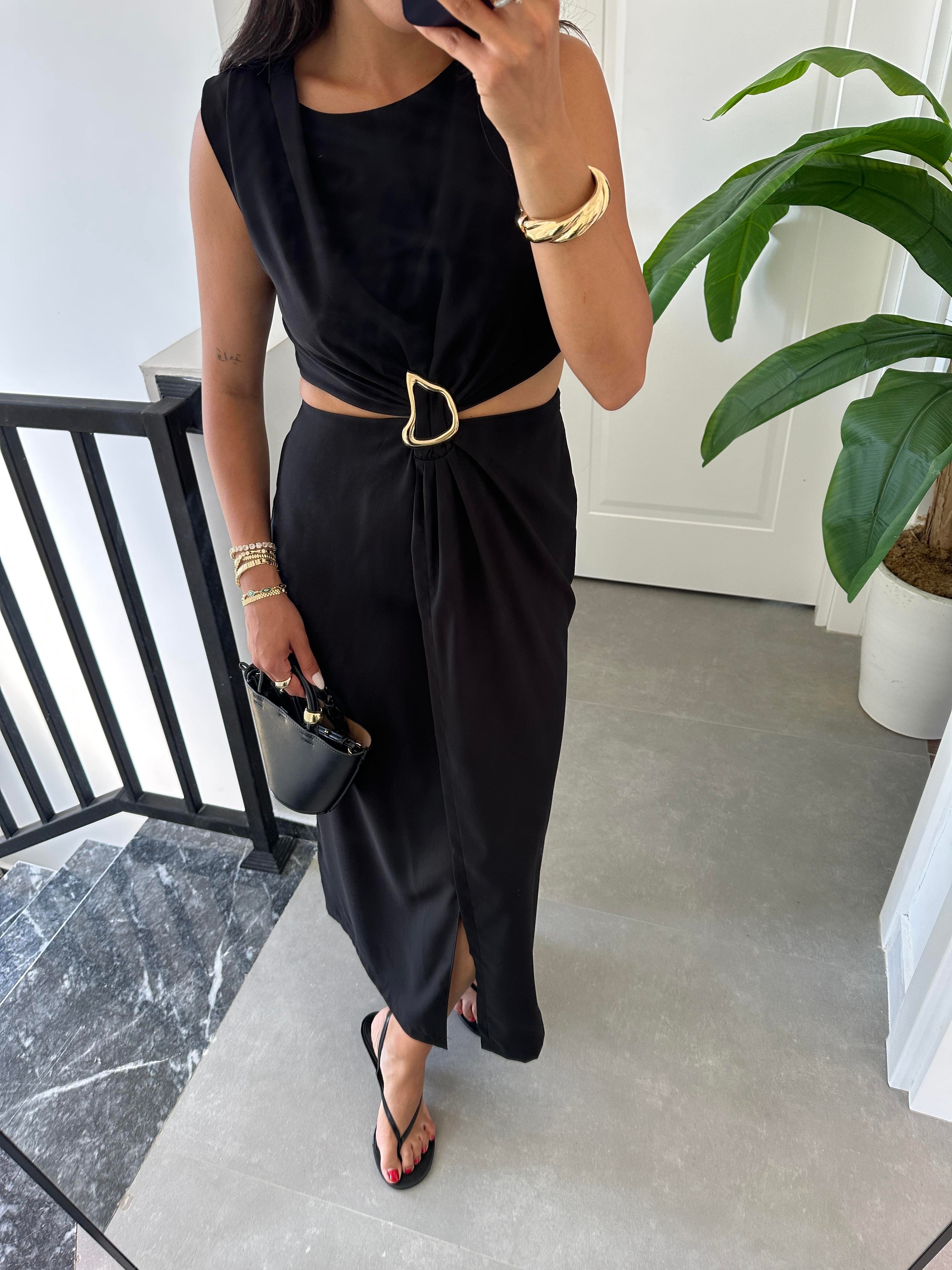 Siyah Tokalı Elbise