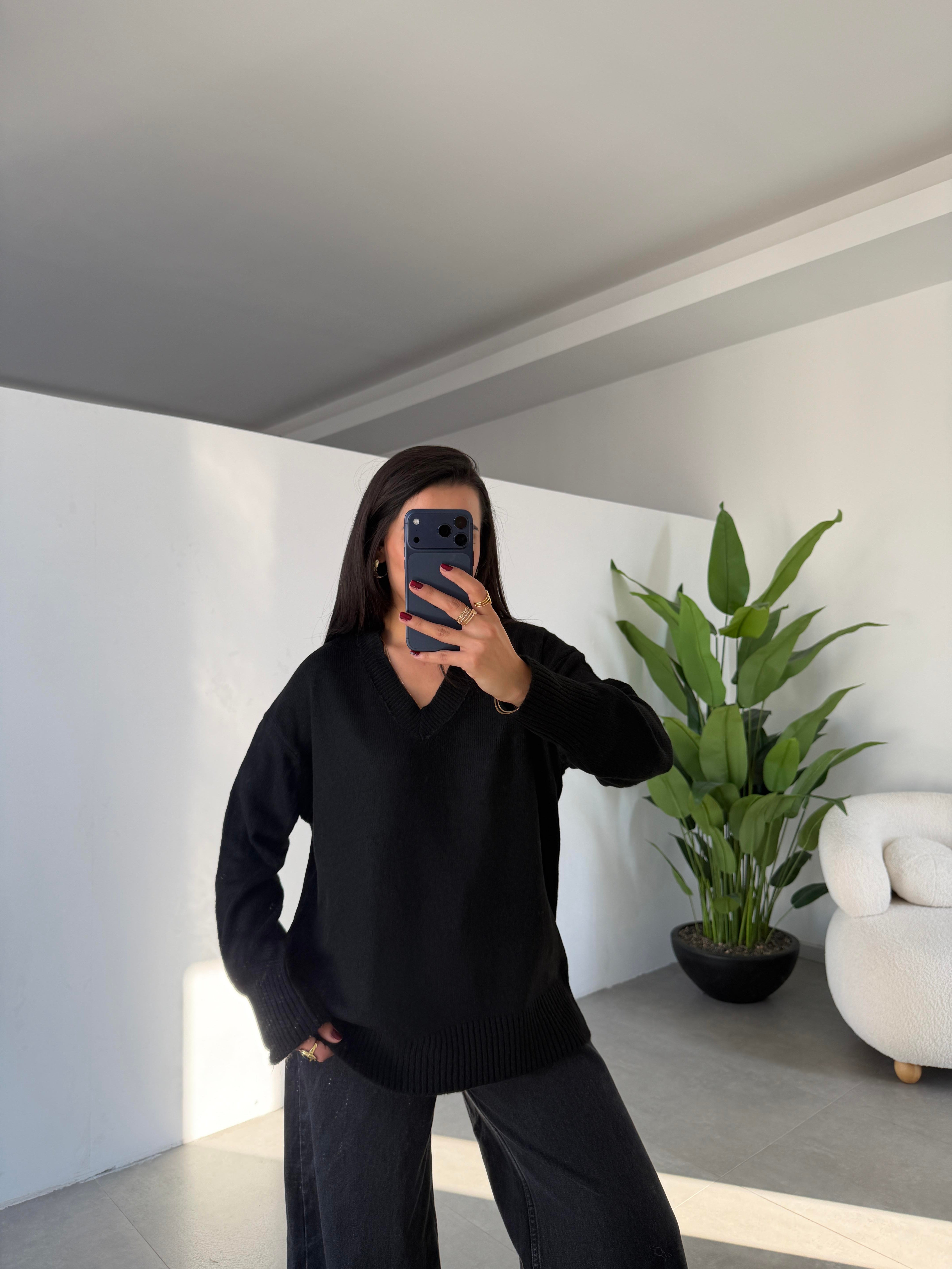 Siyah V Yaka Oversize Triko Kazak