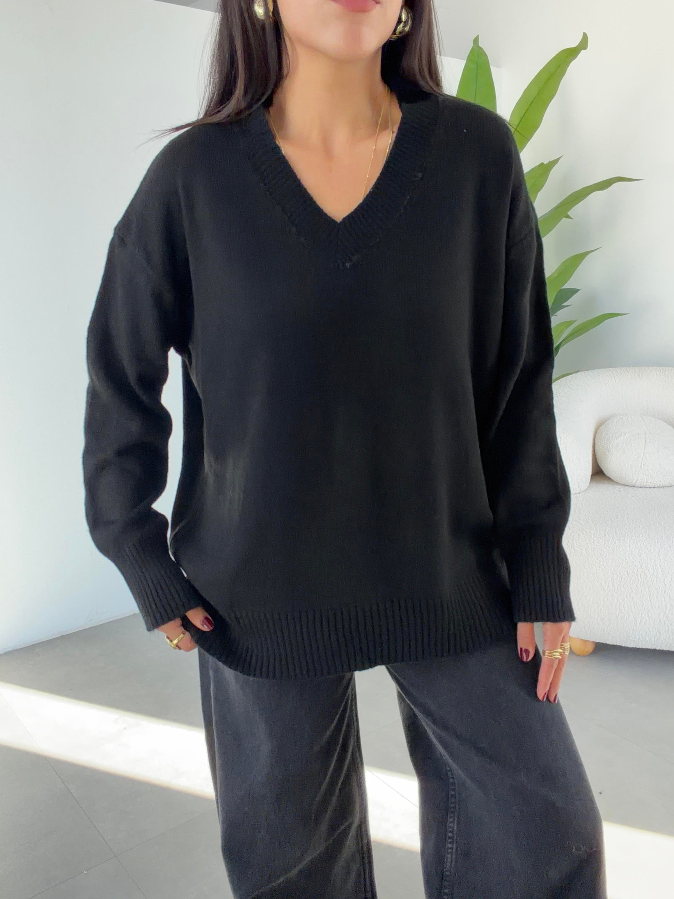 Siyah V Yaka Oversize Triko Kazak