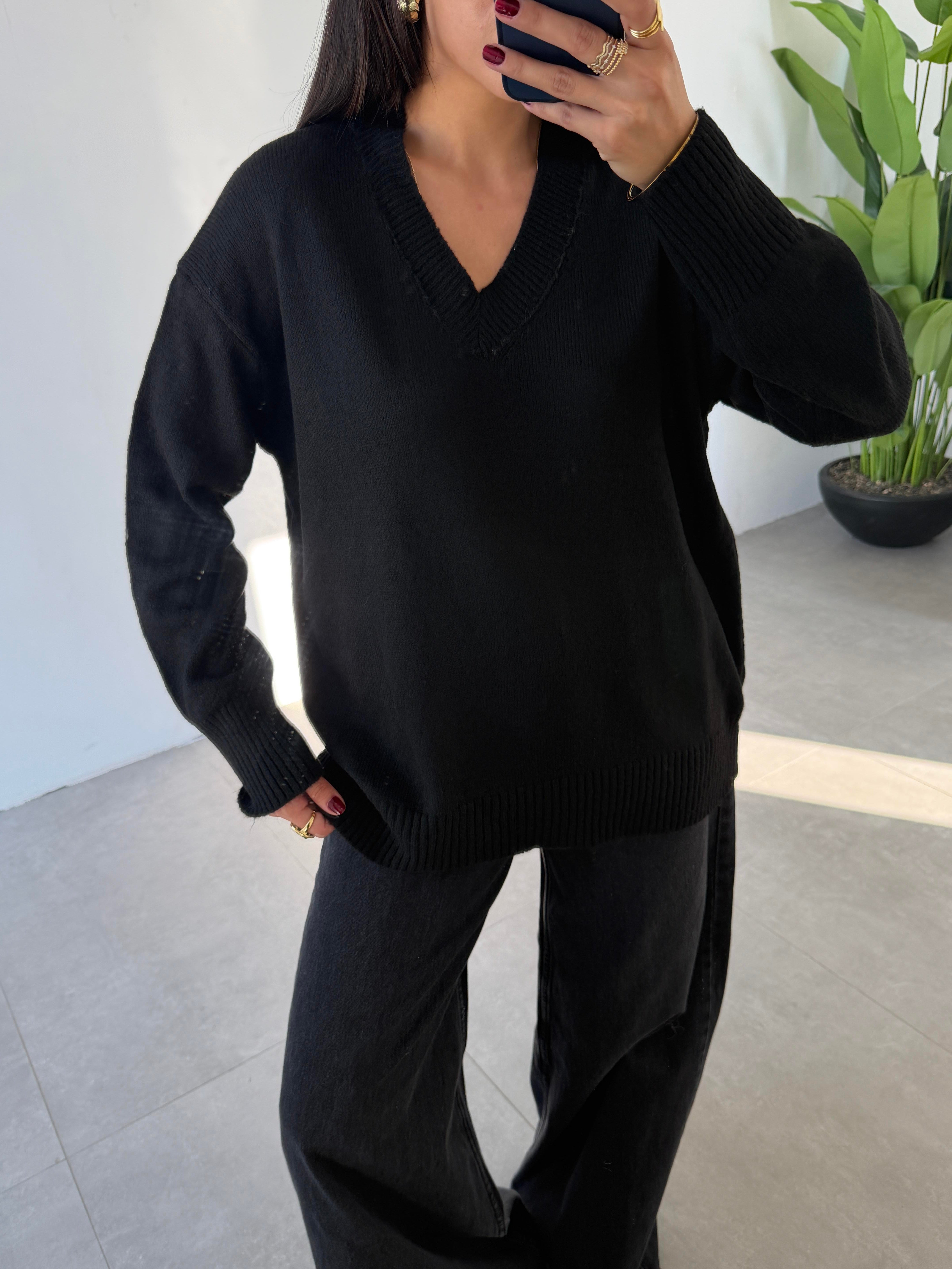 Siyah V Yaka Oversize Triko Kazak