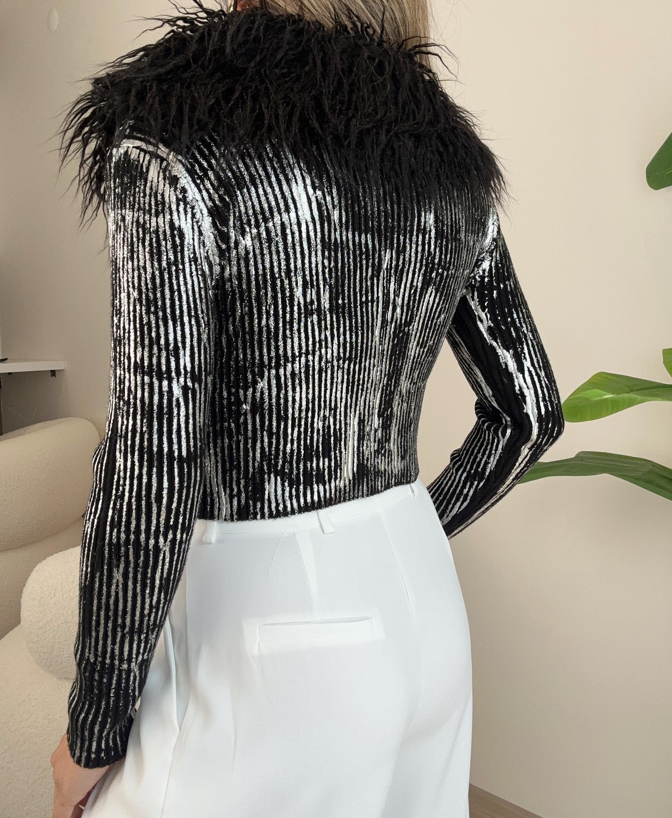 Siyah Varak Baskı Düğmeli Bluz