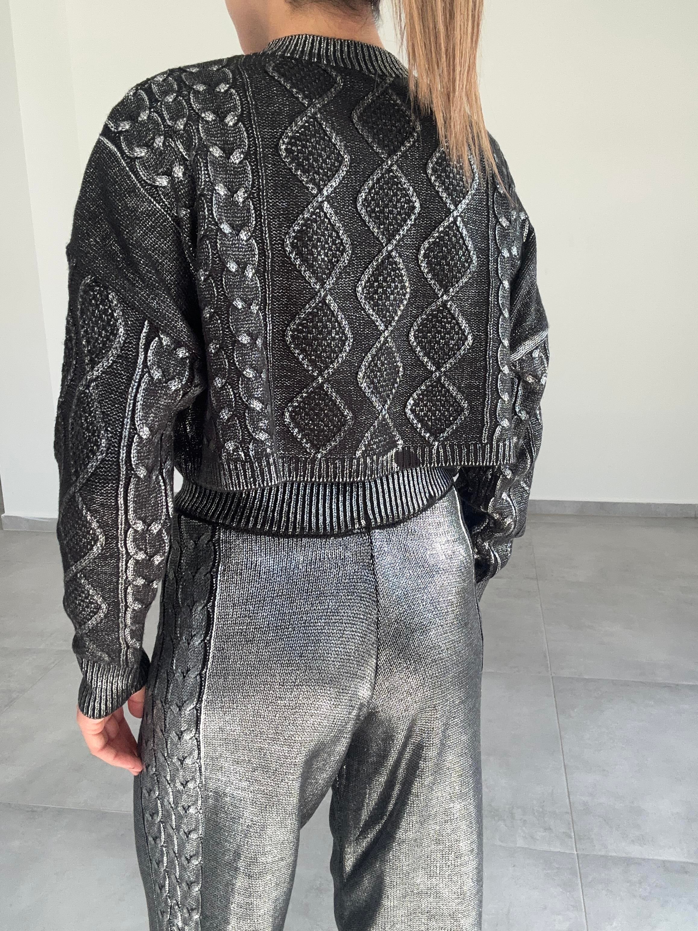 Siyah Varak Baskılı Triko Kazak