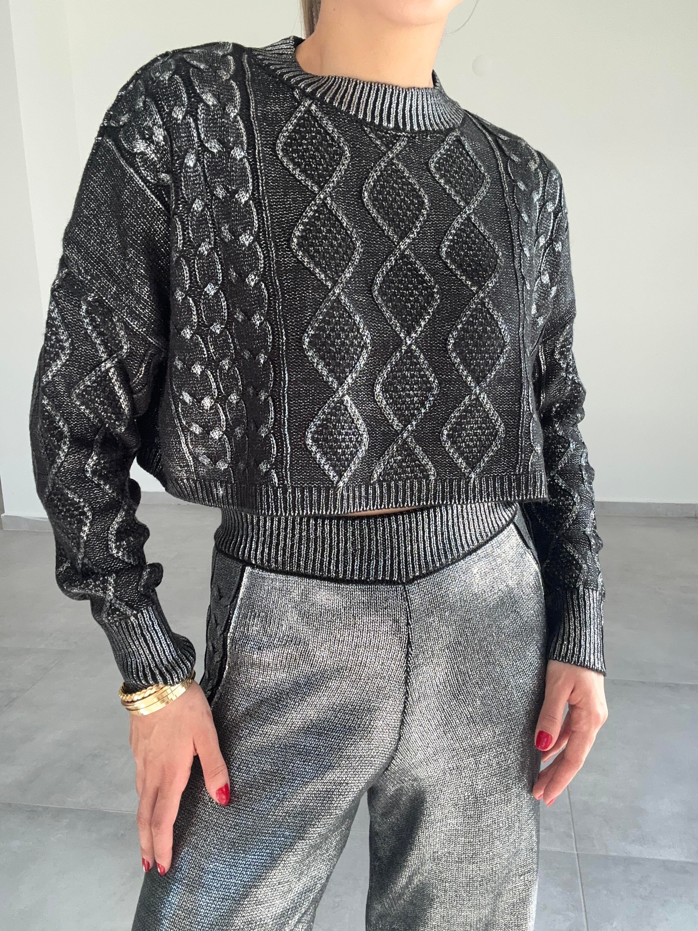 Siyah Varak Baskılı Triko Kazak