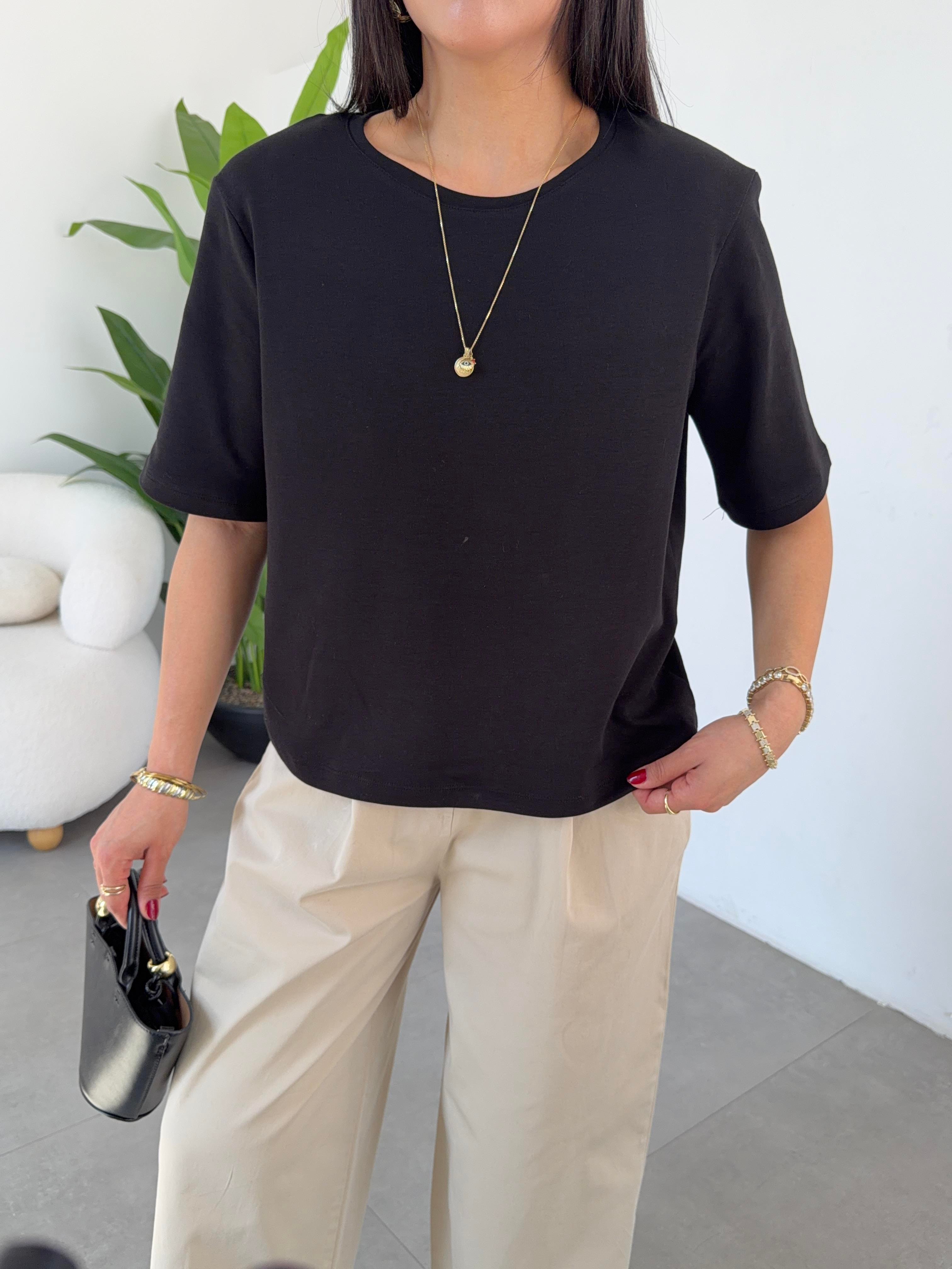 Siyah Vatkalı Basic Yaka Tshirt