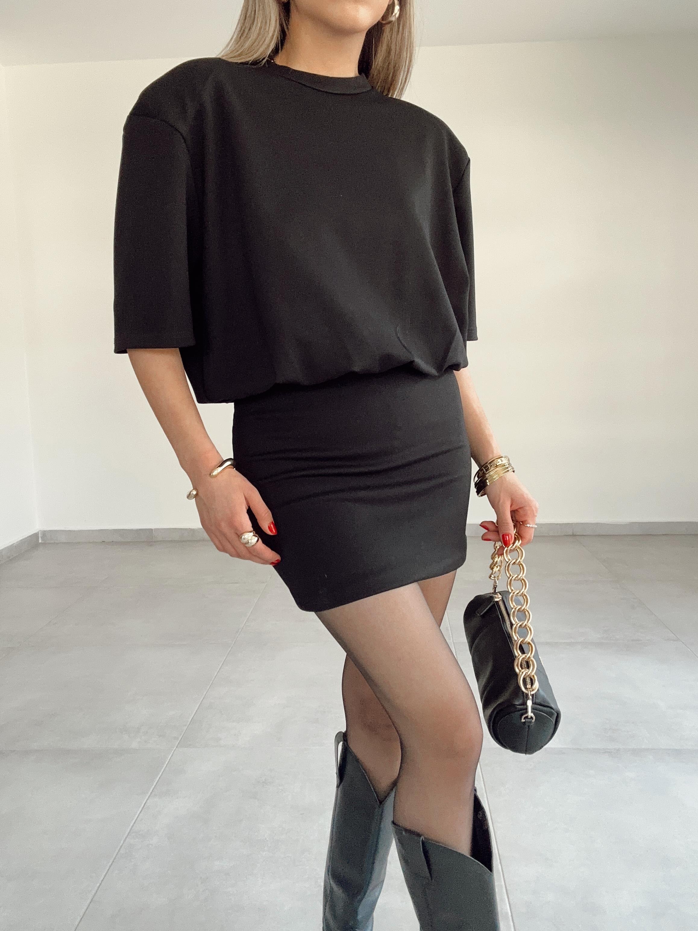 Siyah Vatkalı Kısa Kol Elbise