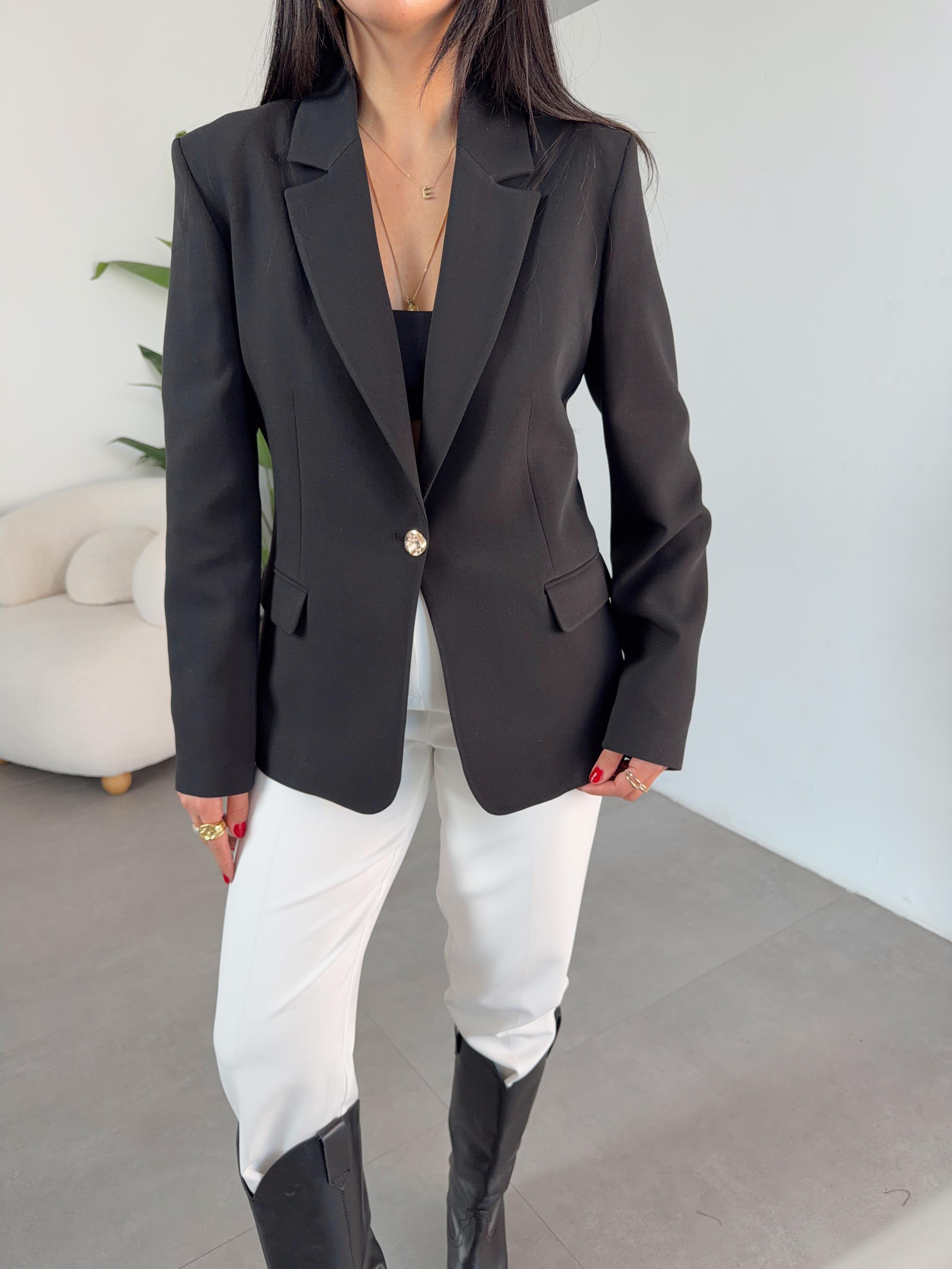 Siyah Vücuda Oturan Blazer
