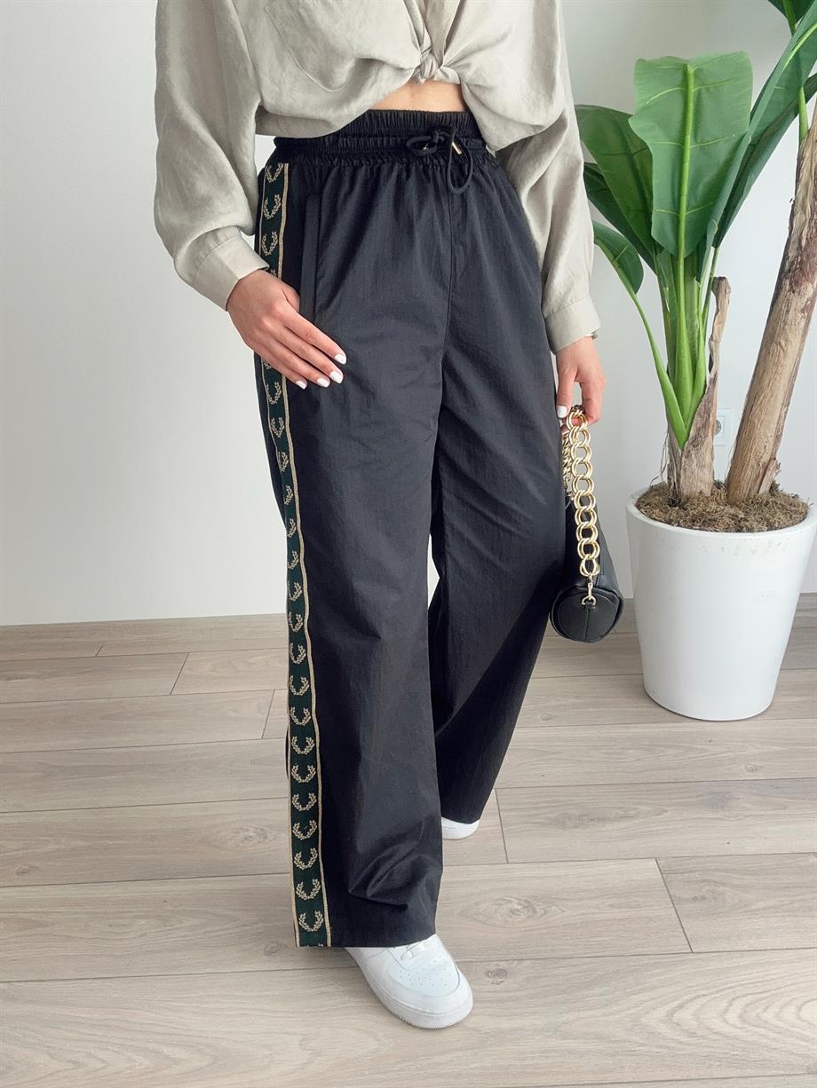 Siyah Yanı Şerit Pantolon