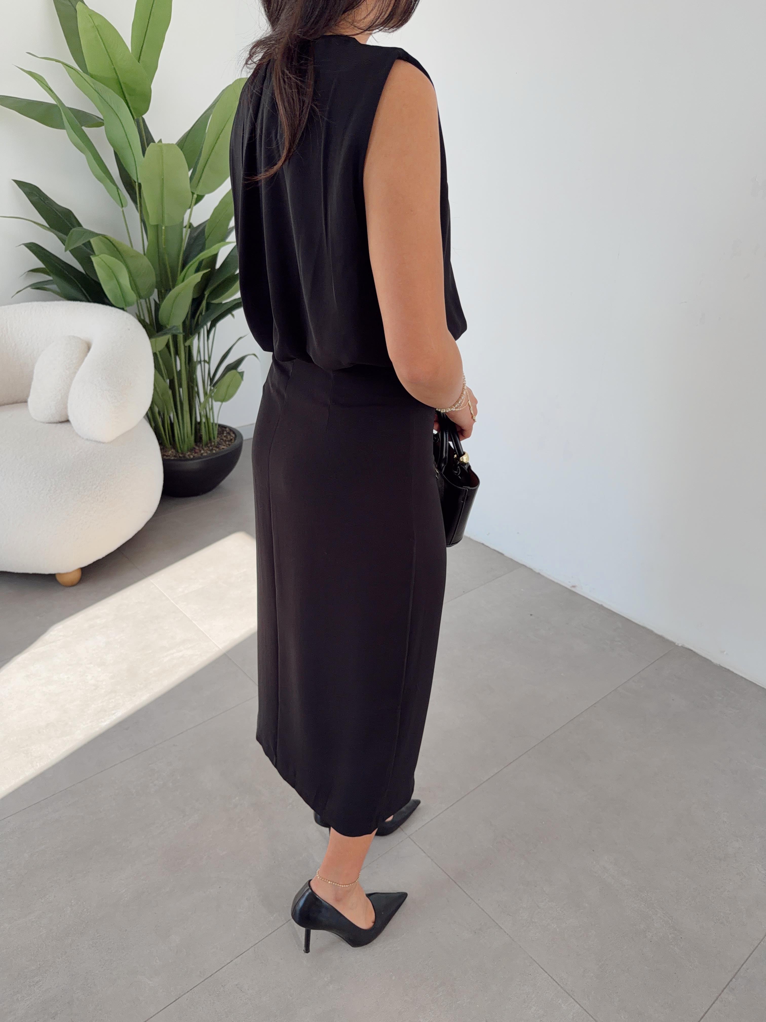 Siyah Yırtmaçlı Elbise