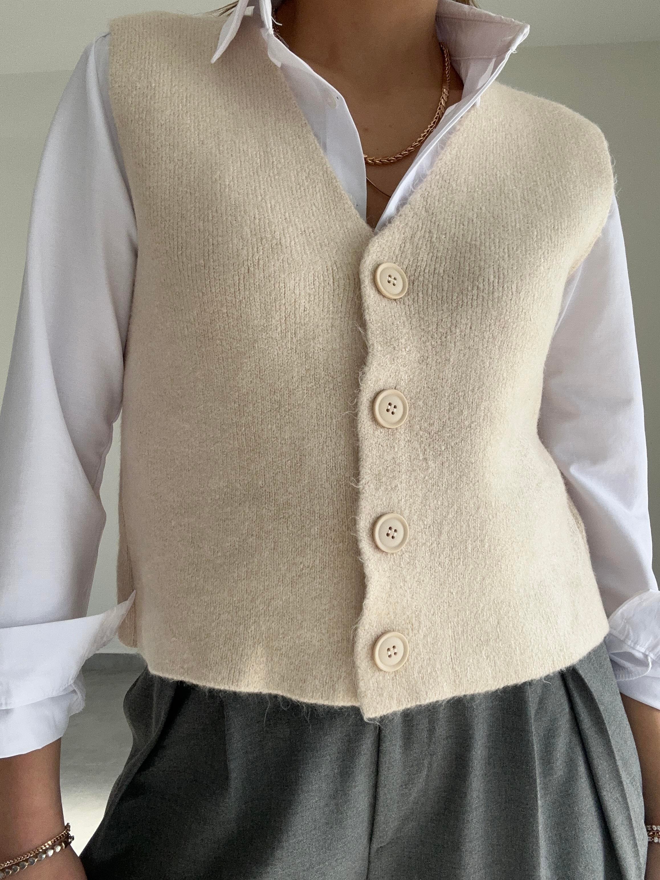 Taş Düğmeli Triko Yelek