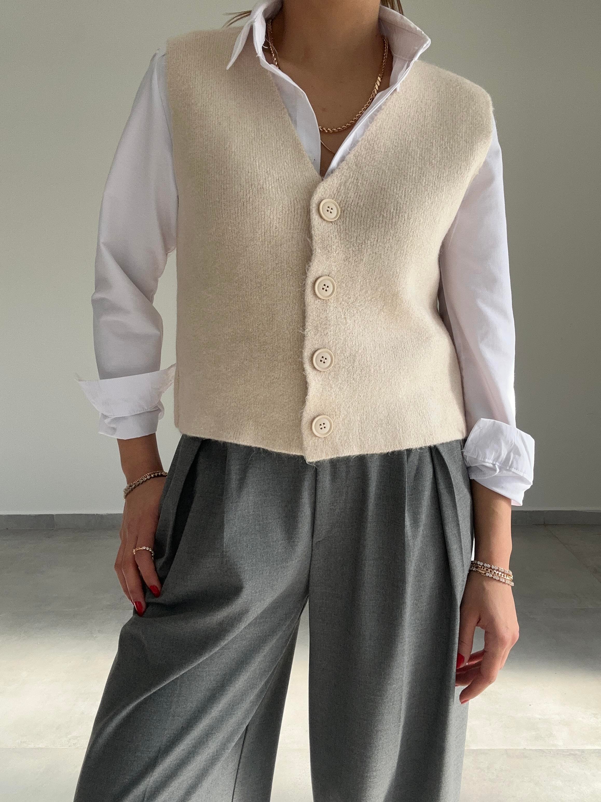 Taş Düğmeli Triko Yelek