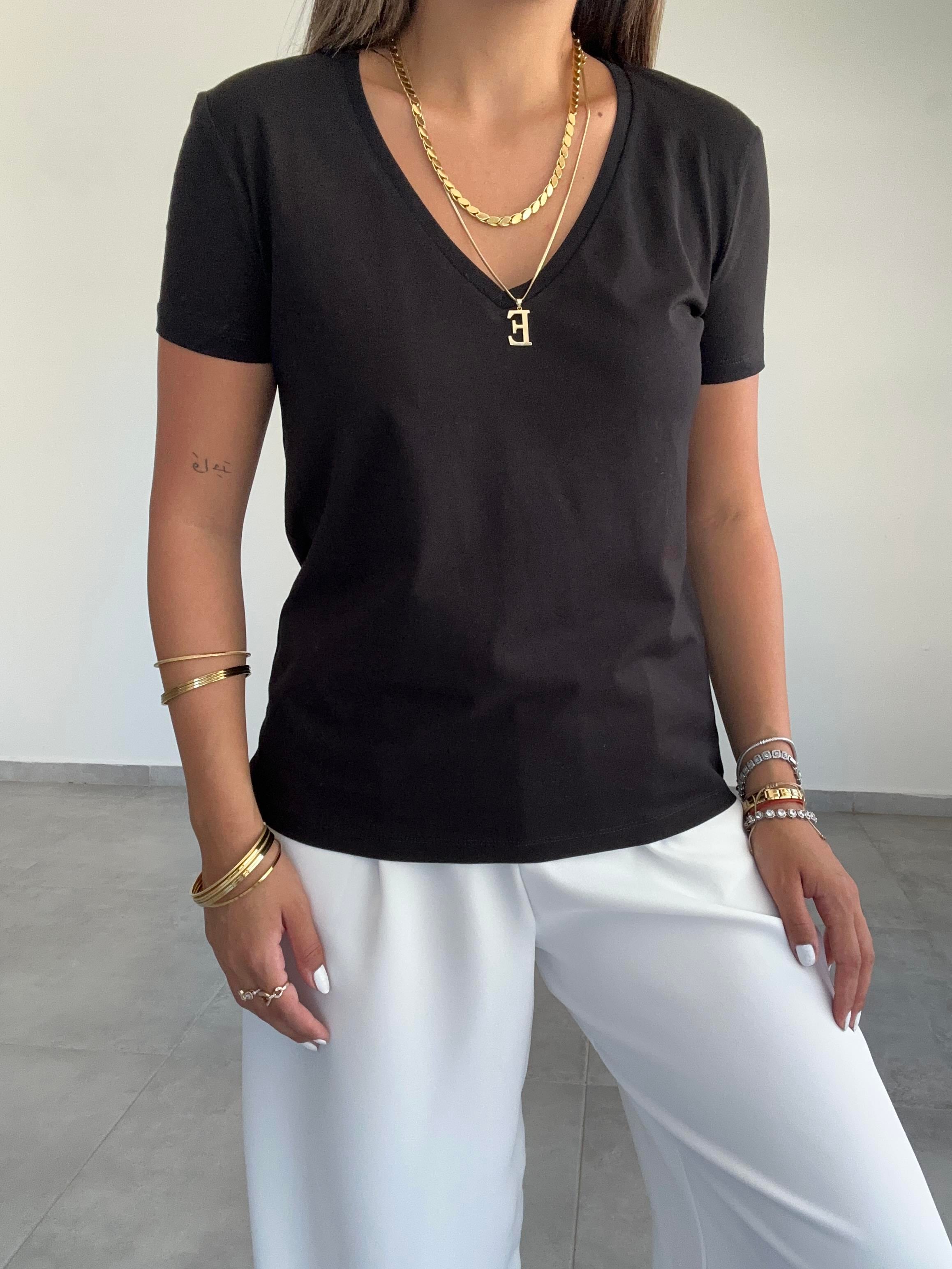 V Yaka Basic Siyah Tişört