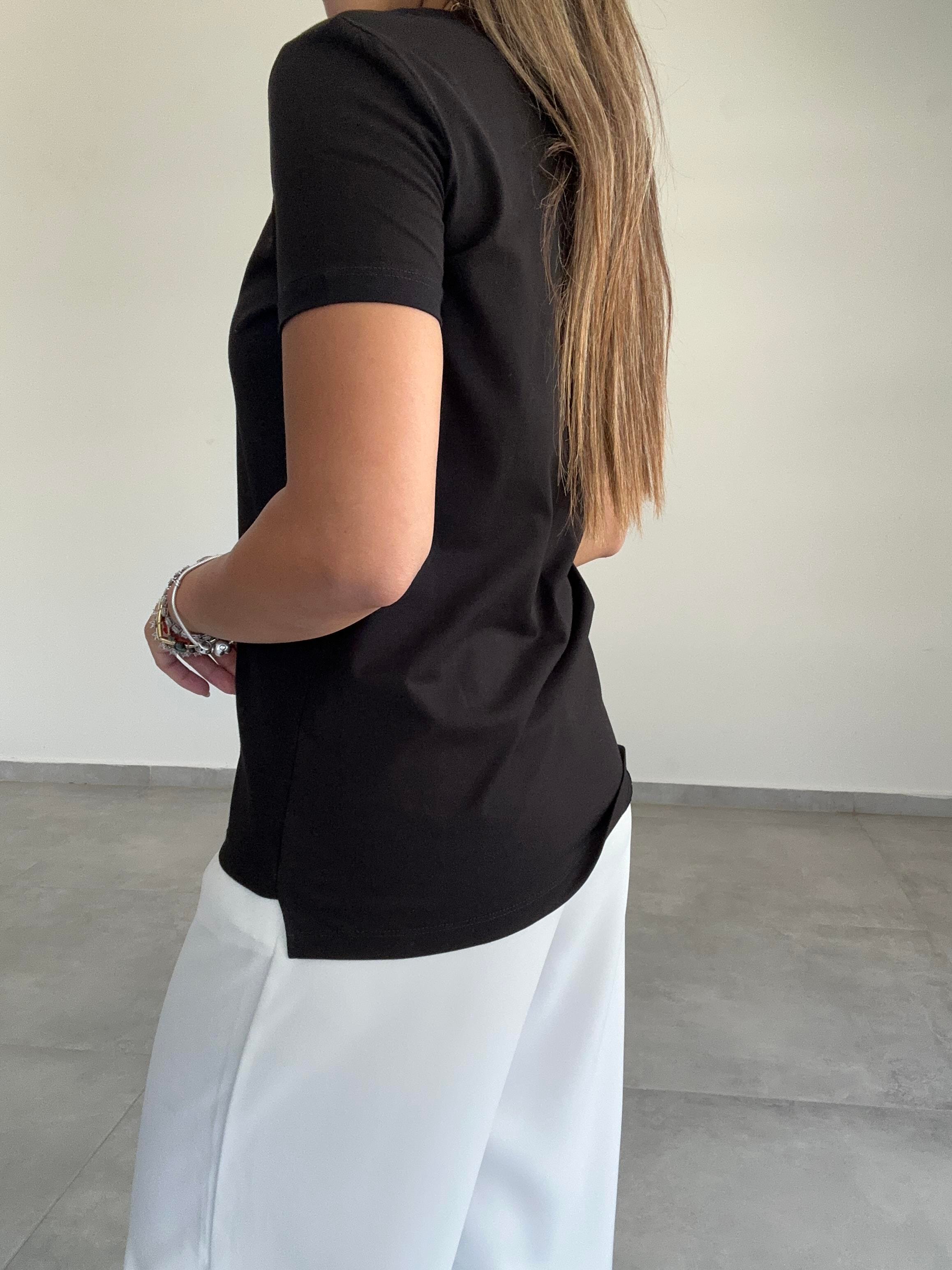 V Yaka Basic Siyah Tişört