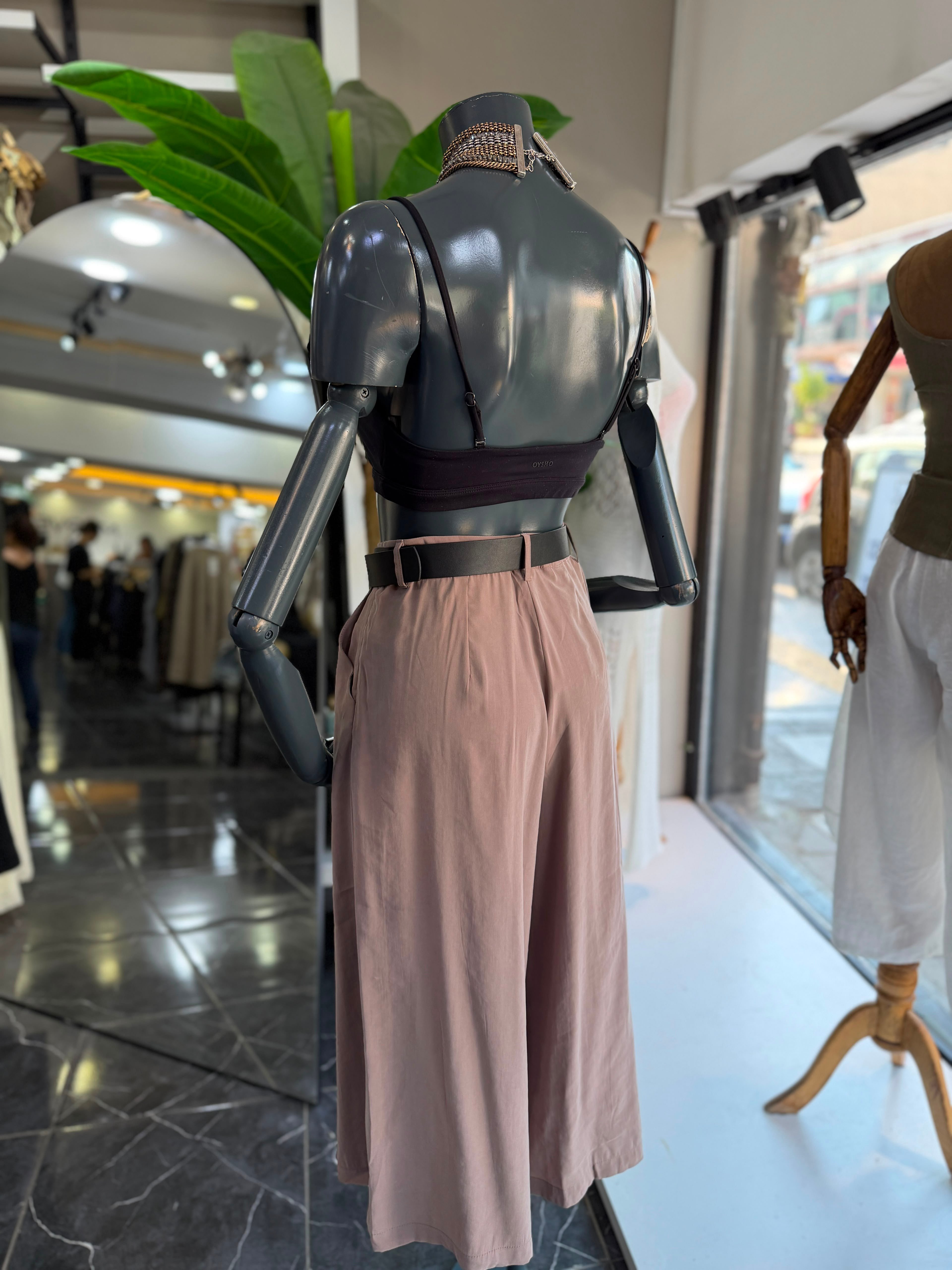 Vizon Kemerli Ve Pileli Culotte Pantolon