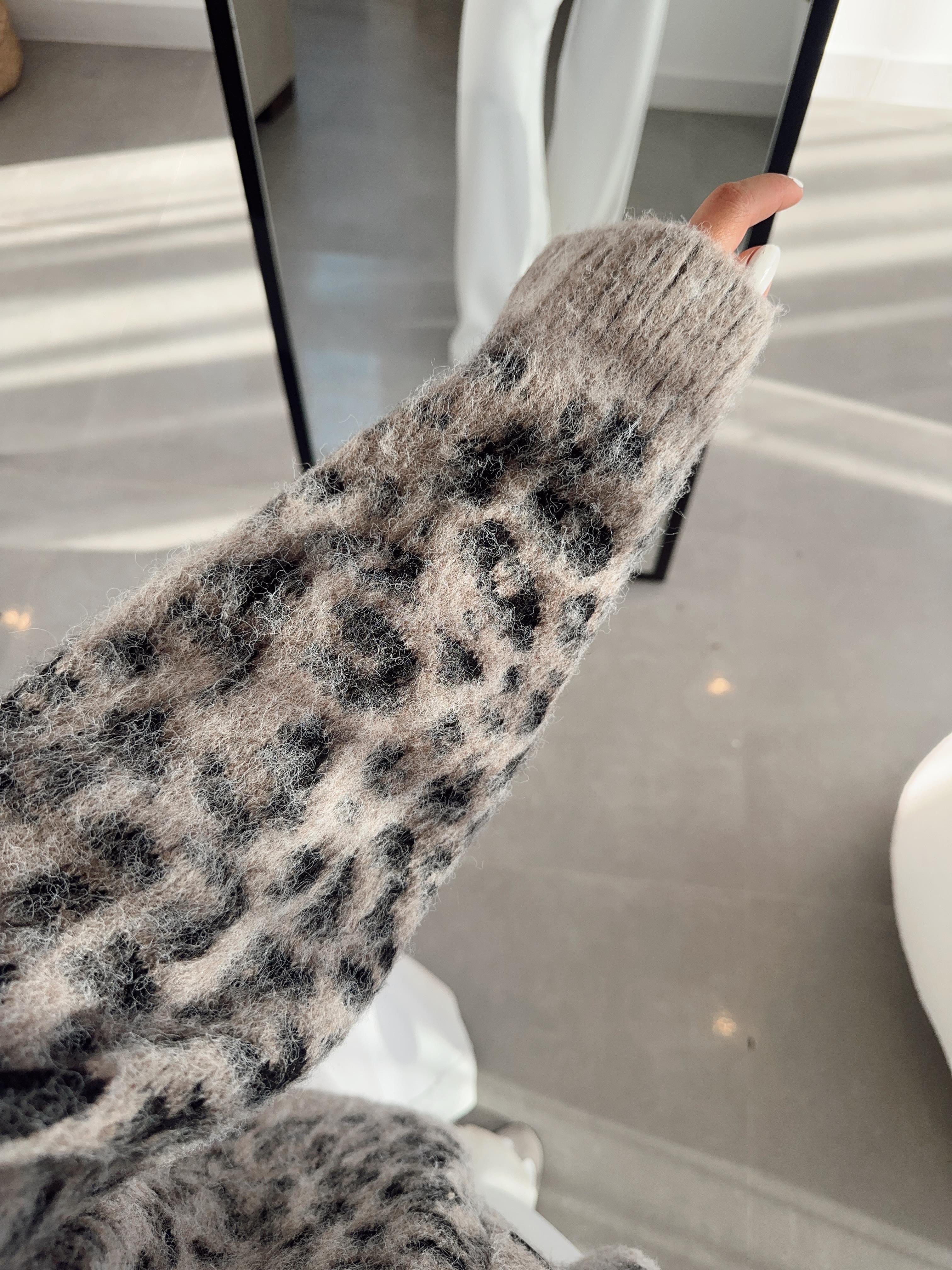 Vizon V Yaka Leopar Şardonlu Düğmeli Triko Hırka