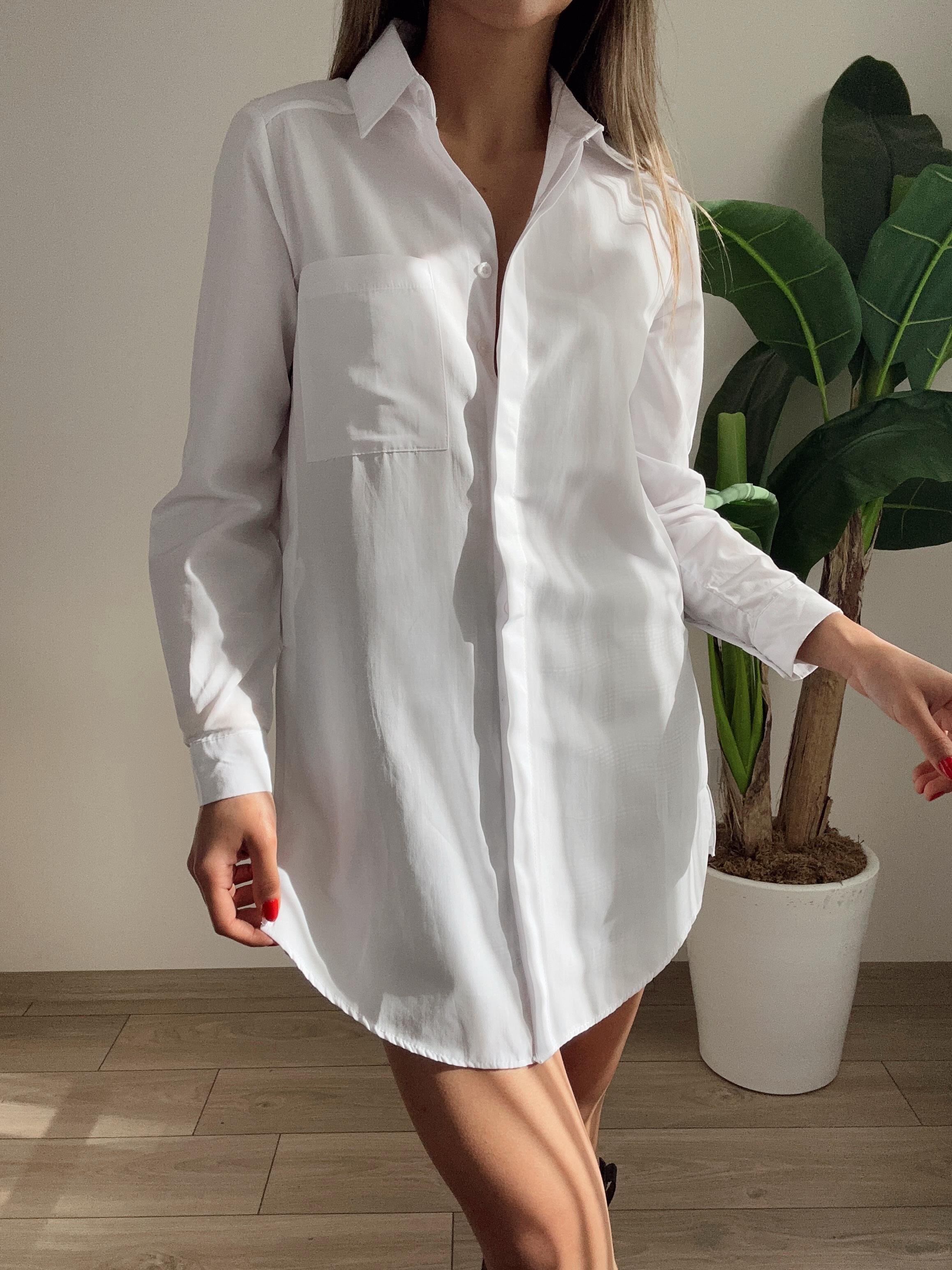 Yırtmaçlı Beyaz Basic Gömlek