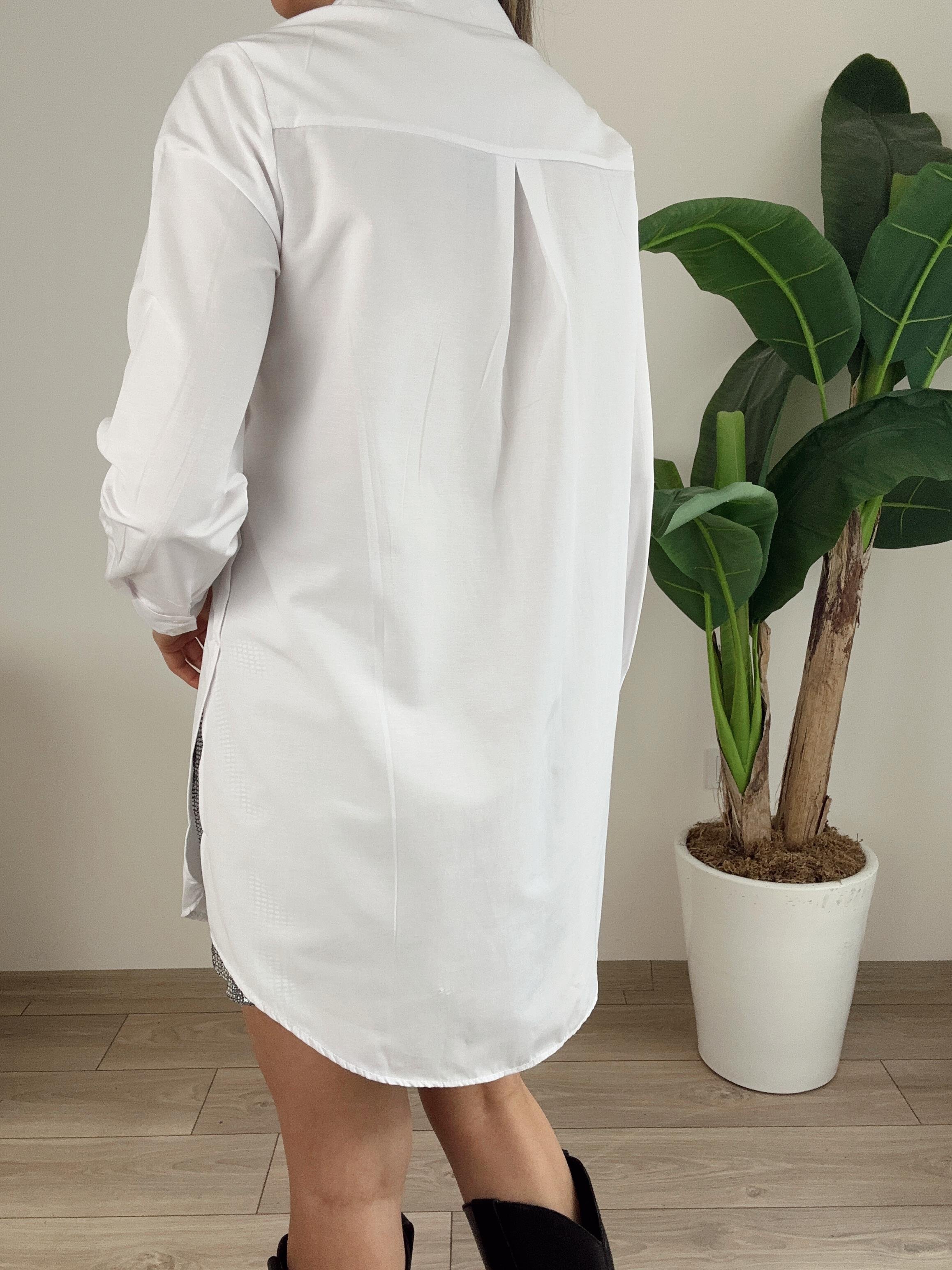 Yırtmaçlı Beyaz Basic Gömlek