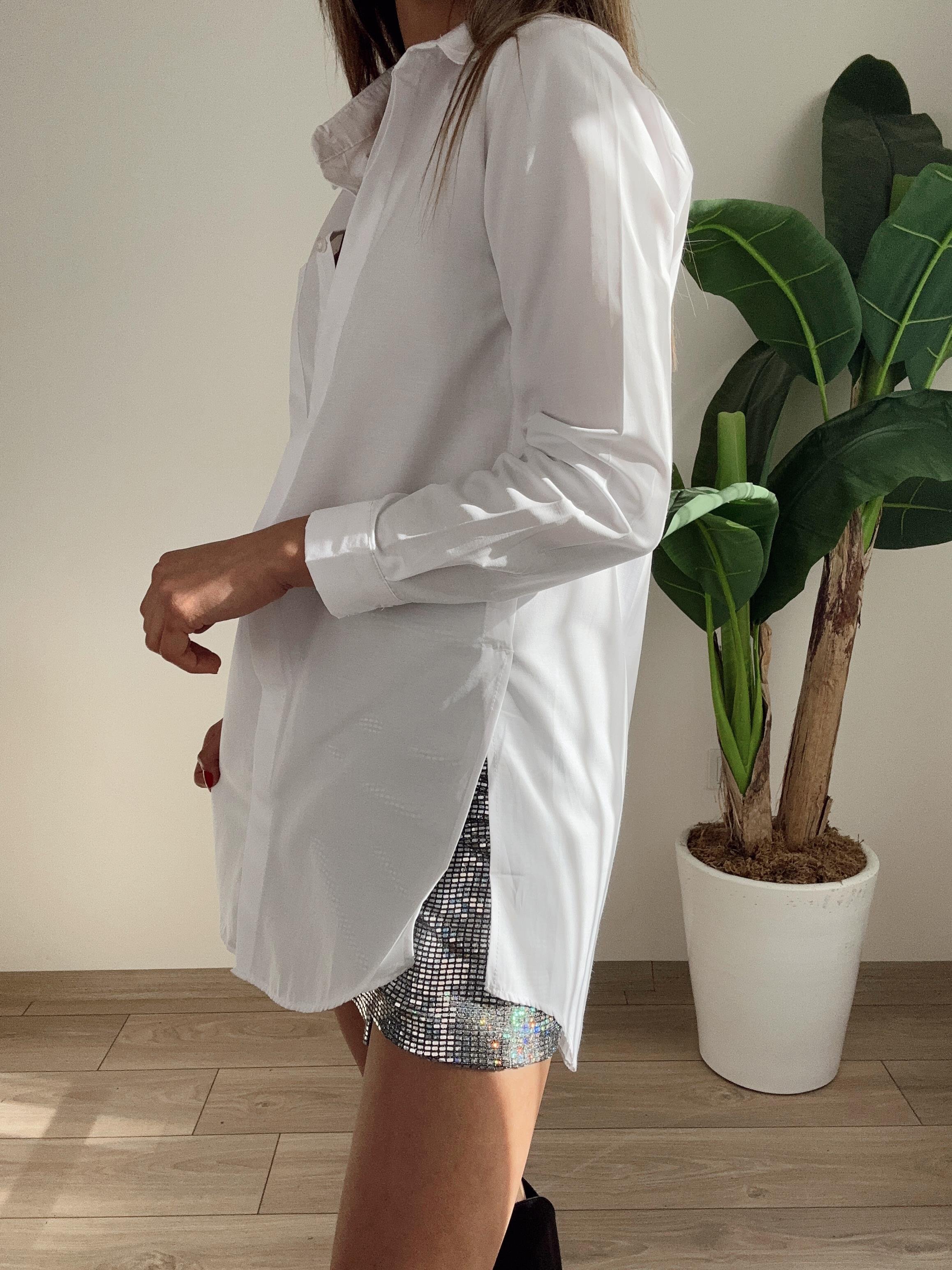 Yırtmaçlı Beyaz Basic Gömlek