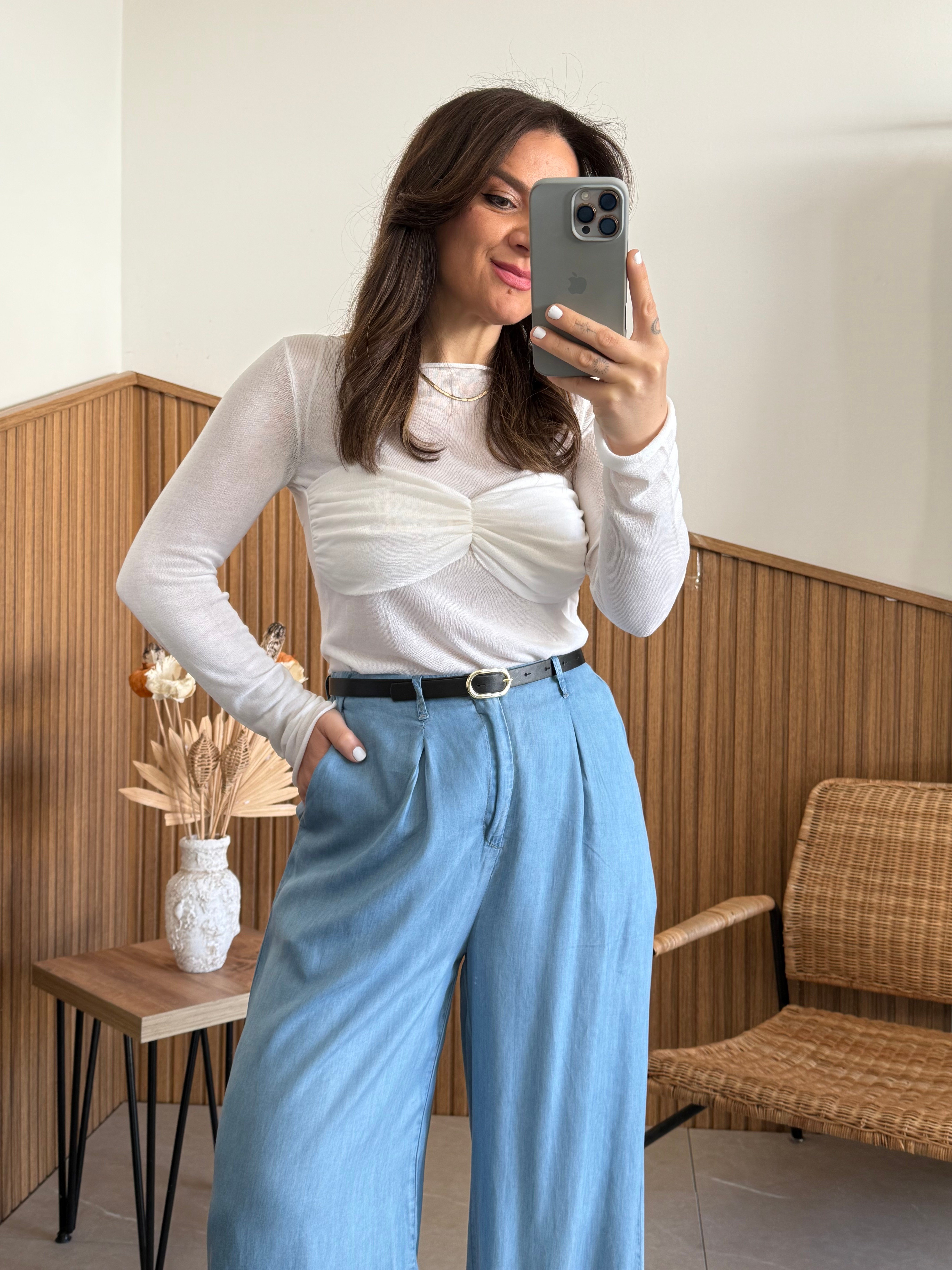 Göğüs Detaylı Beyaz Triko Bluz 