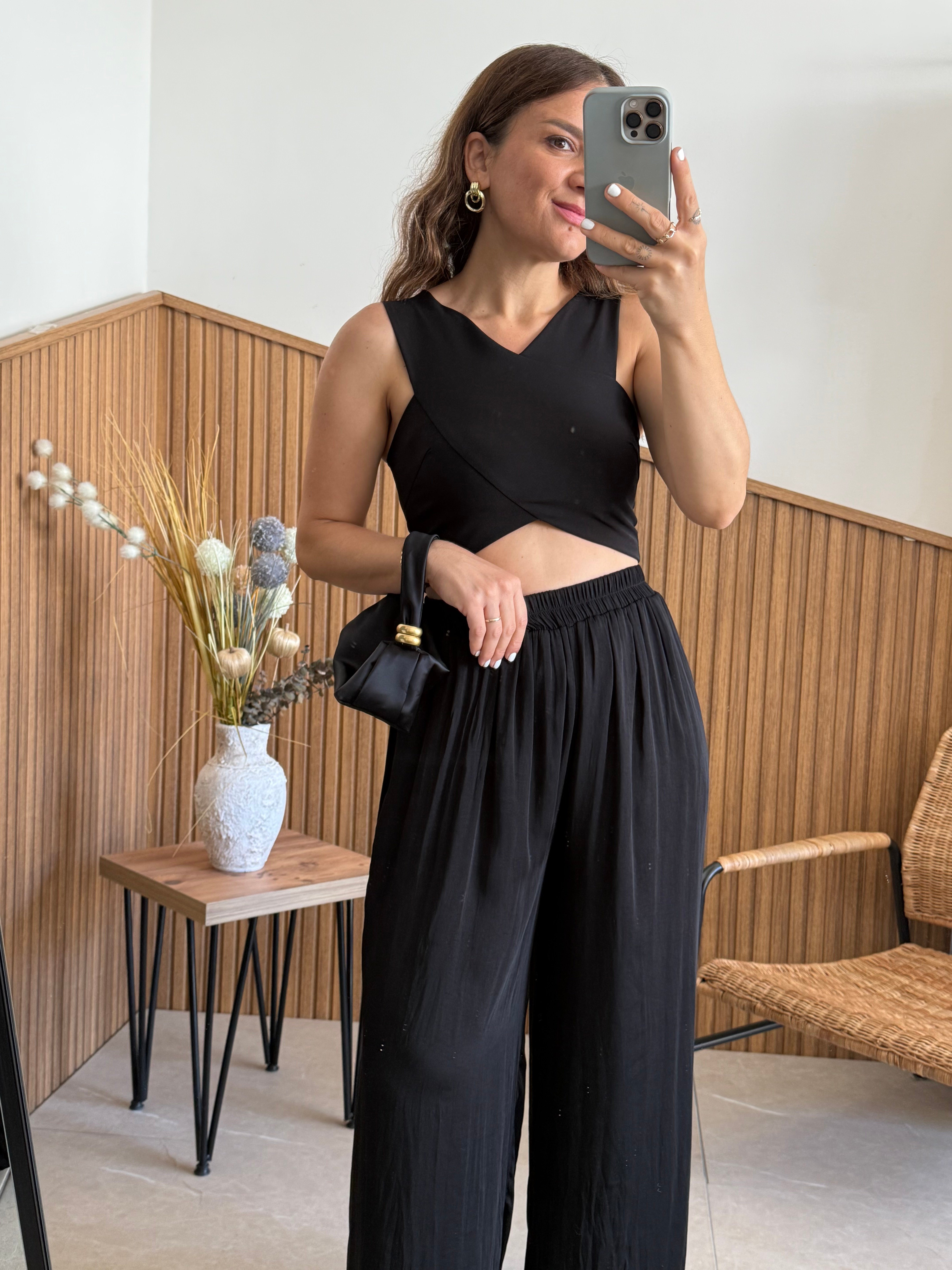 Krep Kumaş Siyah Crop Bluz 