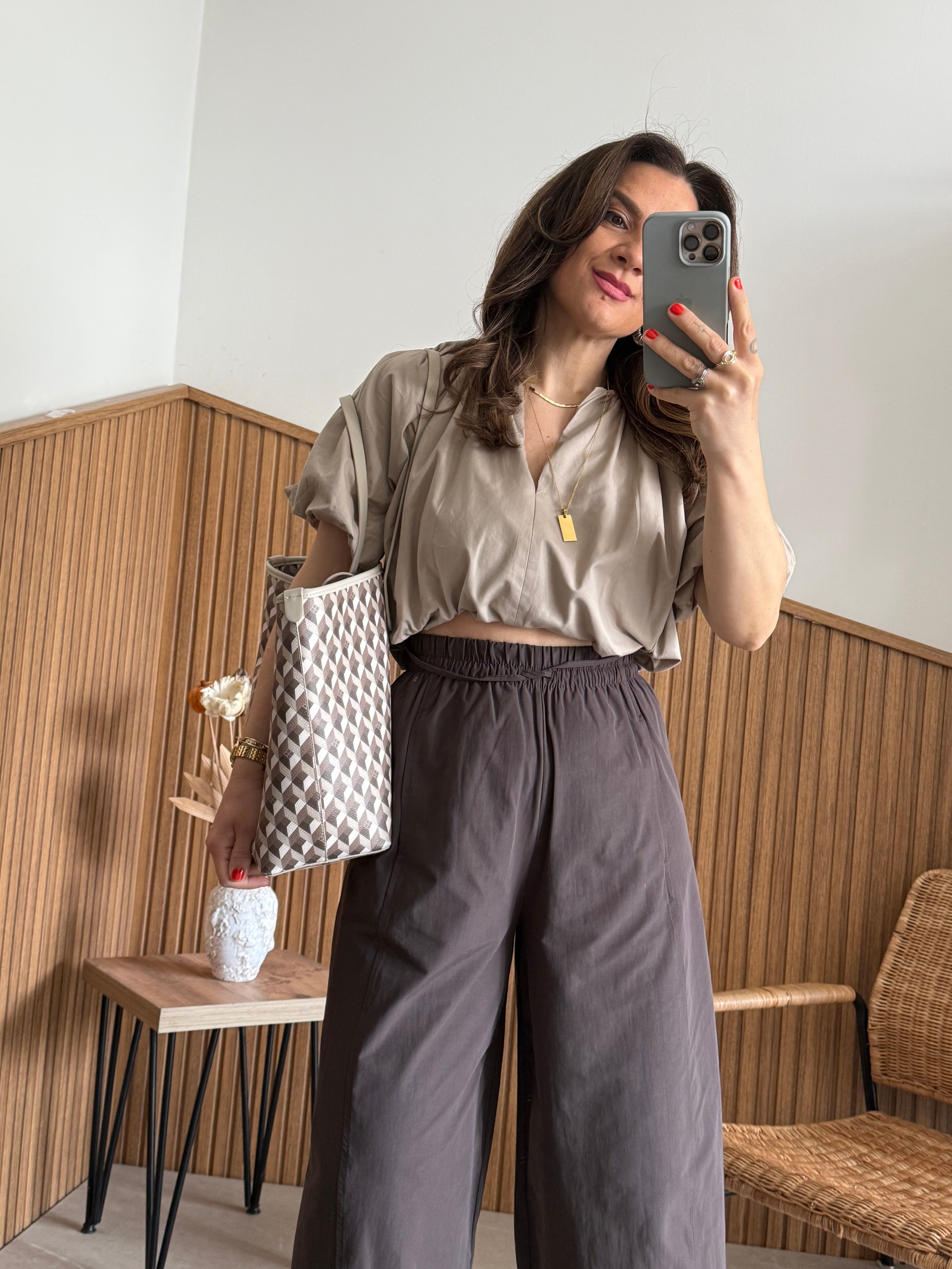 Marka Muadili Vizon Astarlı Crop Bluz 