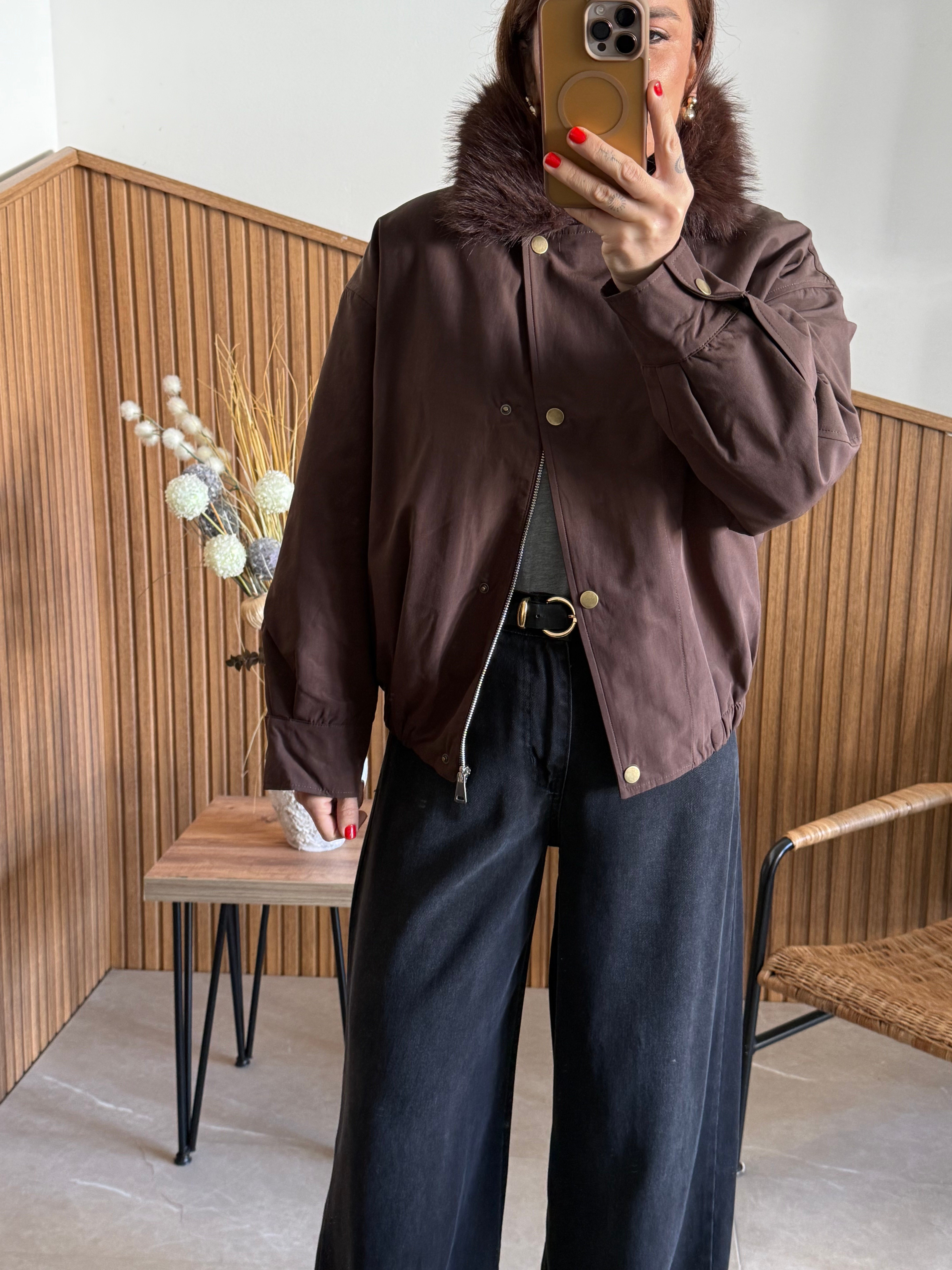 Yakası Kürk Detaylı Bomber Mont 