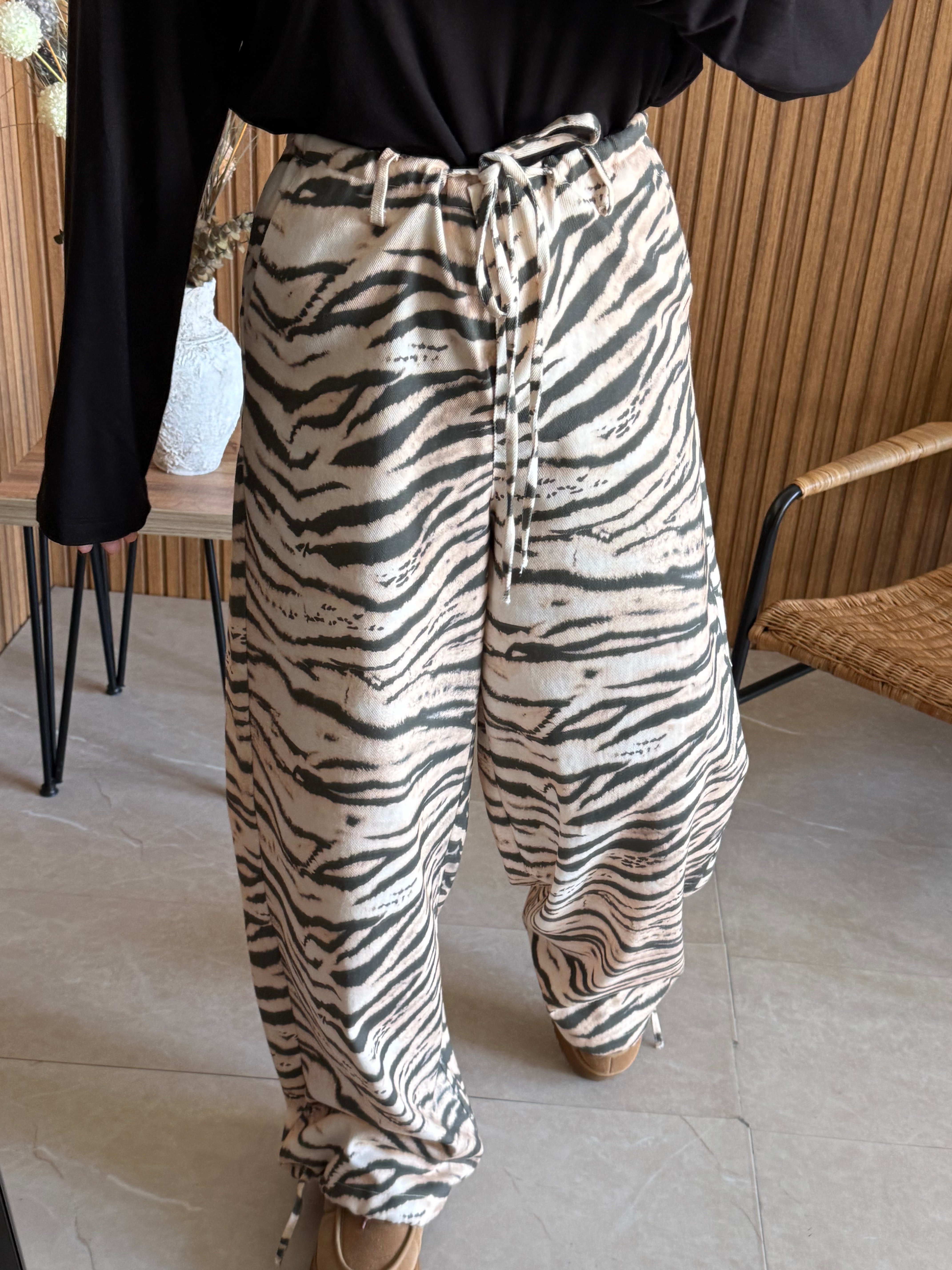Zebra Desen Gabardin Beli Bağlamalı Pantolon 