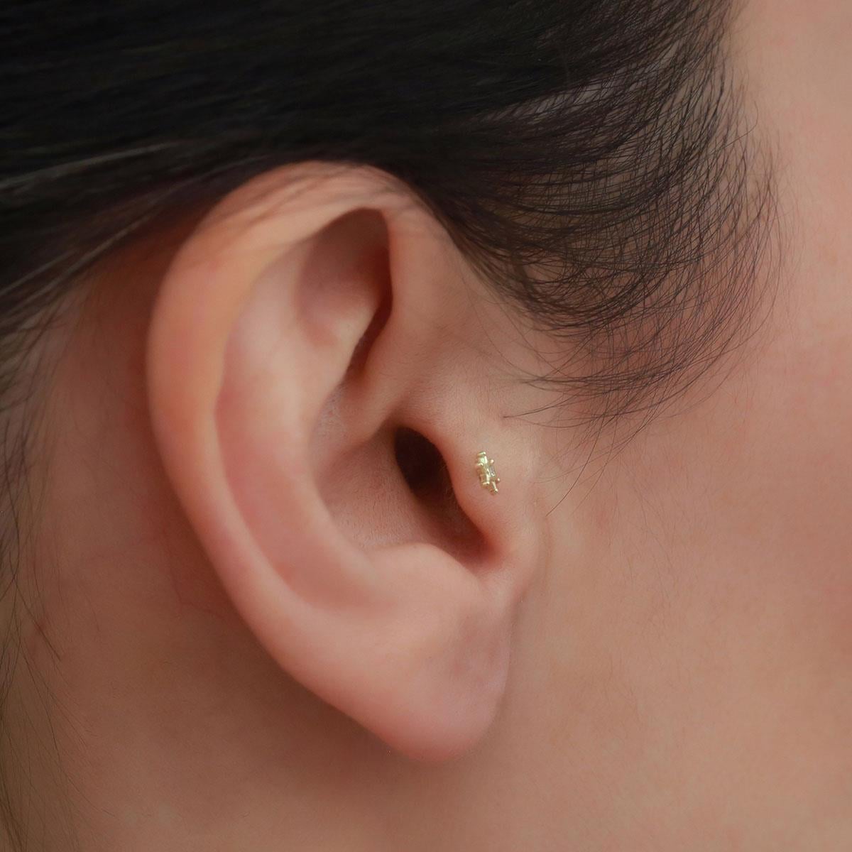 14 Ayar Altın Ortası Taşlı Yıldız Tragus Piercing