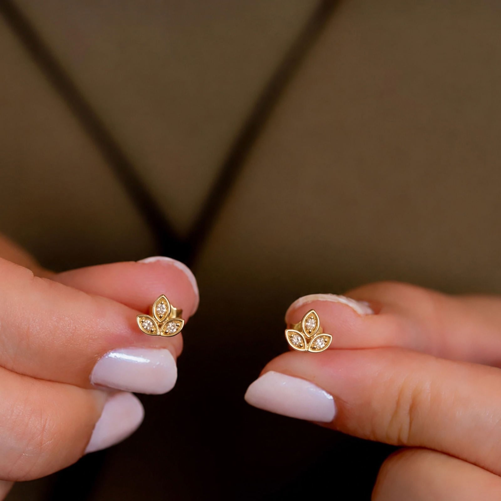 14 Ayar Altın Taşlı Lotus Küpe