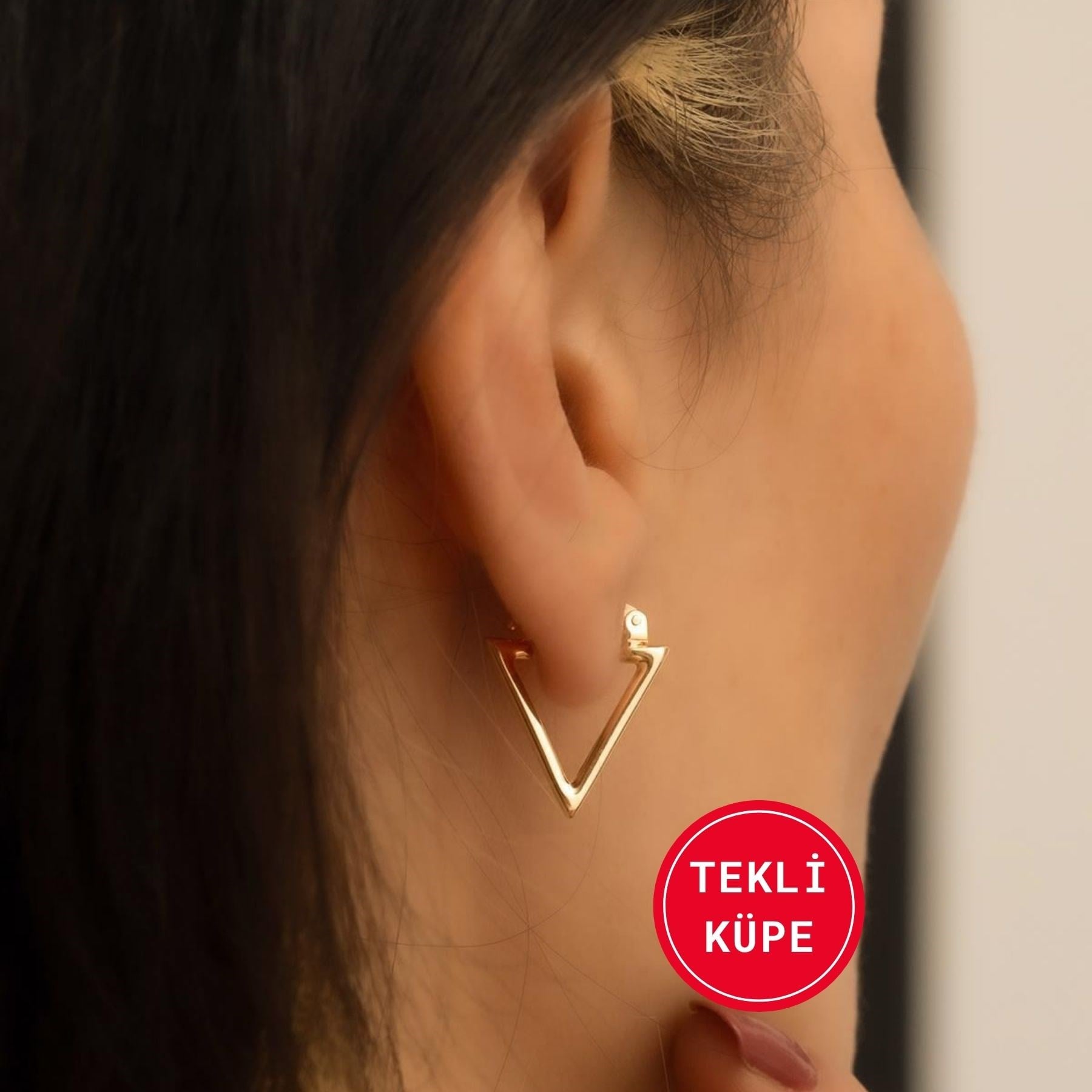14 Ayar Altın Üçgen Tekli Küpe