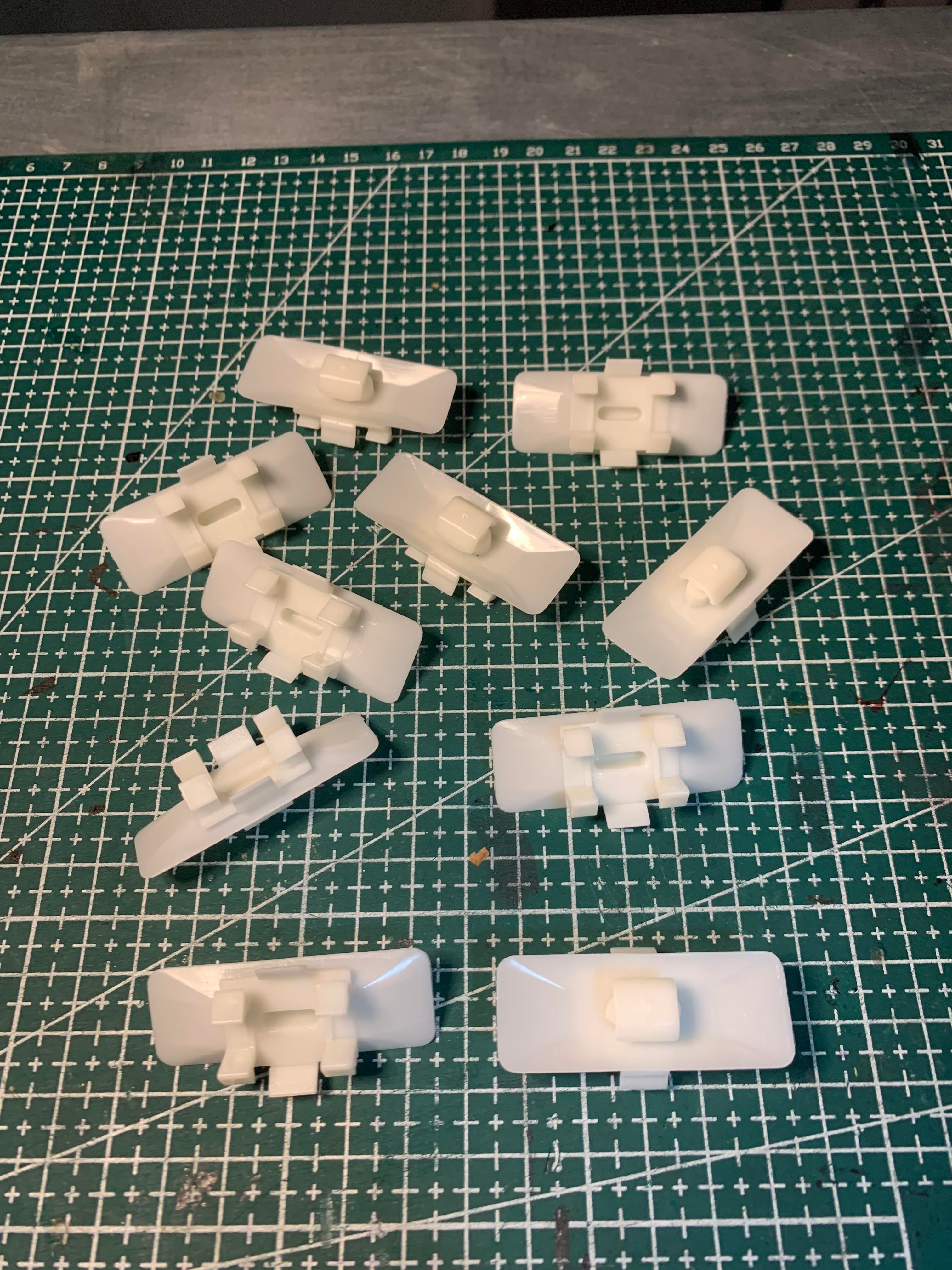 FOR MERCEDES BENZ W124 Clips Staples Sacco Planking 10x A0069887278