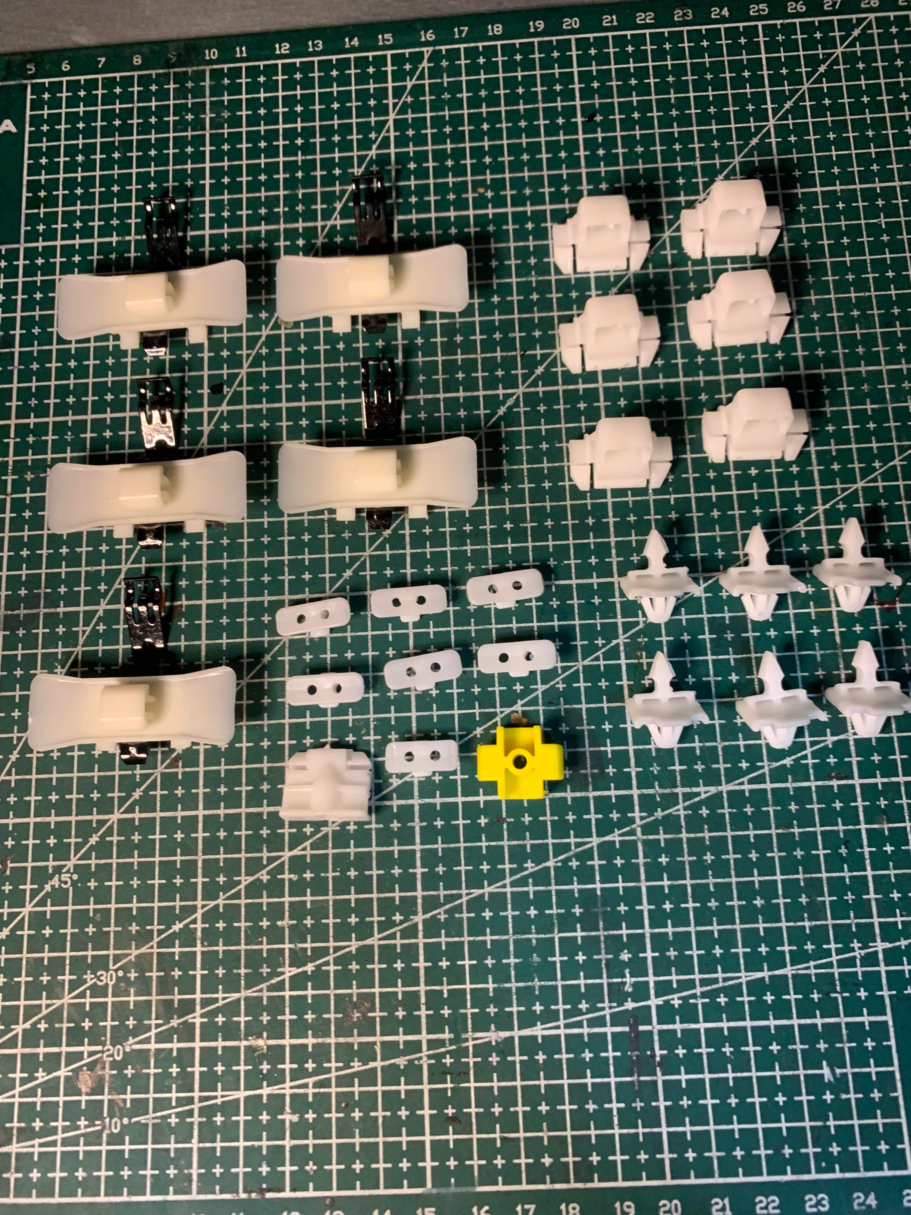 FOR MERCEDES W124 CLİPS For Right and Left Front Door Set Clips Staples Sacco Planking 52 piece