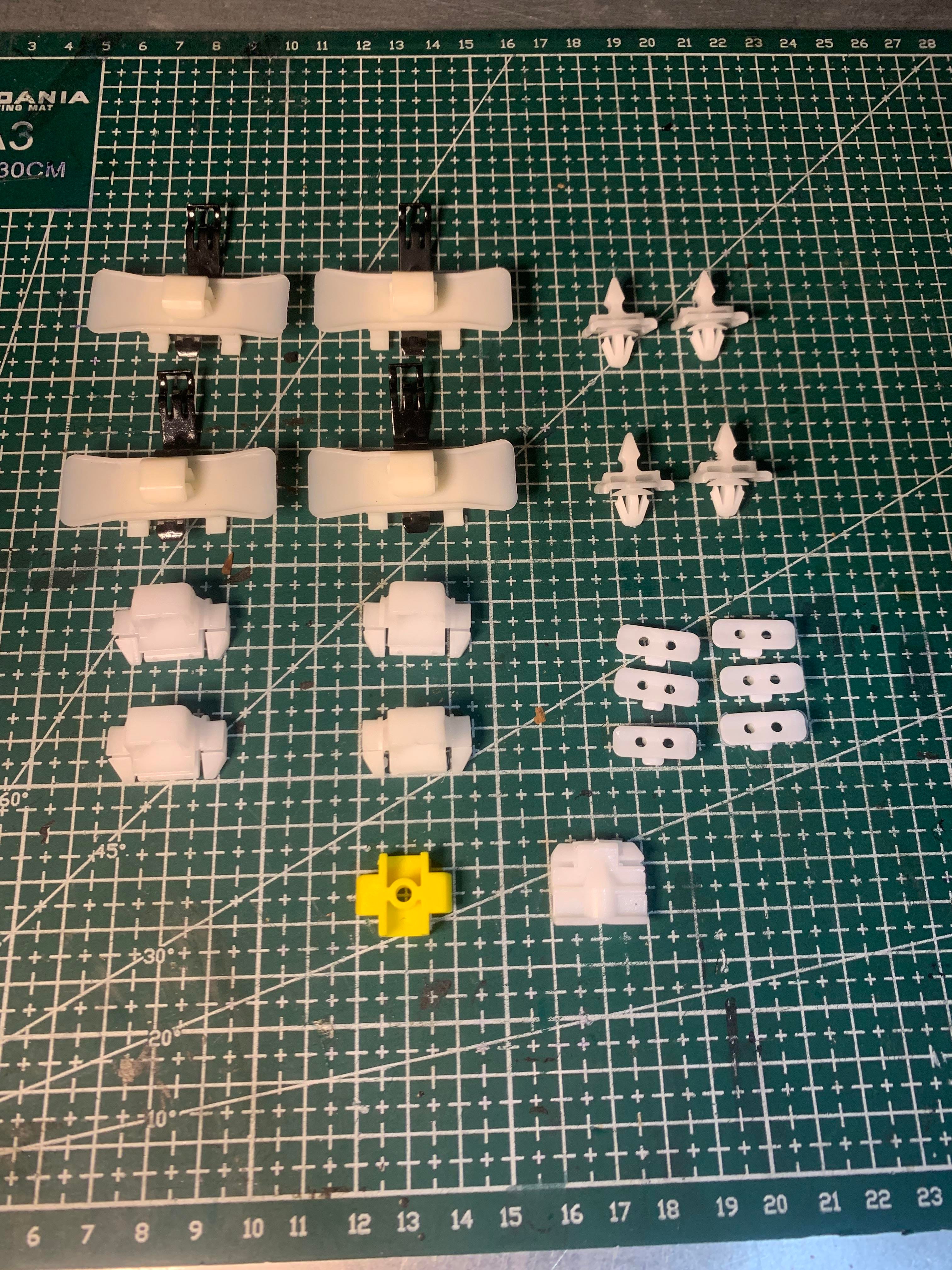 FOR MERCEDES W124 CLİPS Set Front Doors,Rear Doors and Front Right and Left Paco Clips Staples Sacco Planking 124 piece