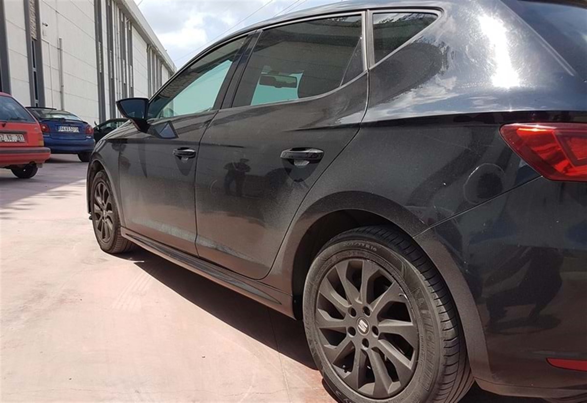 Leon Mk3 Sport Side Skirts Raw Surface Vacuum Plastic  2012-2020 MK3 MK3 FL
