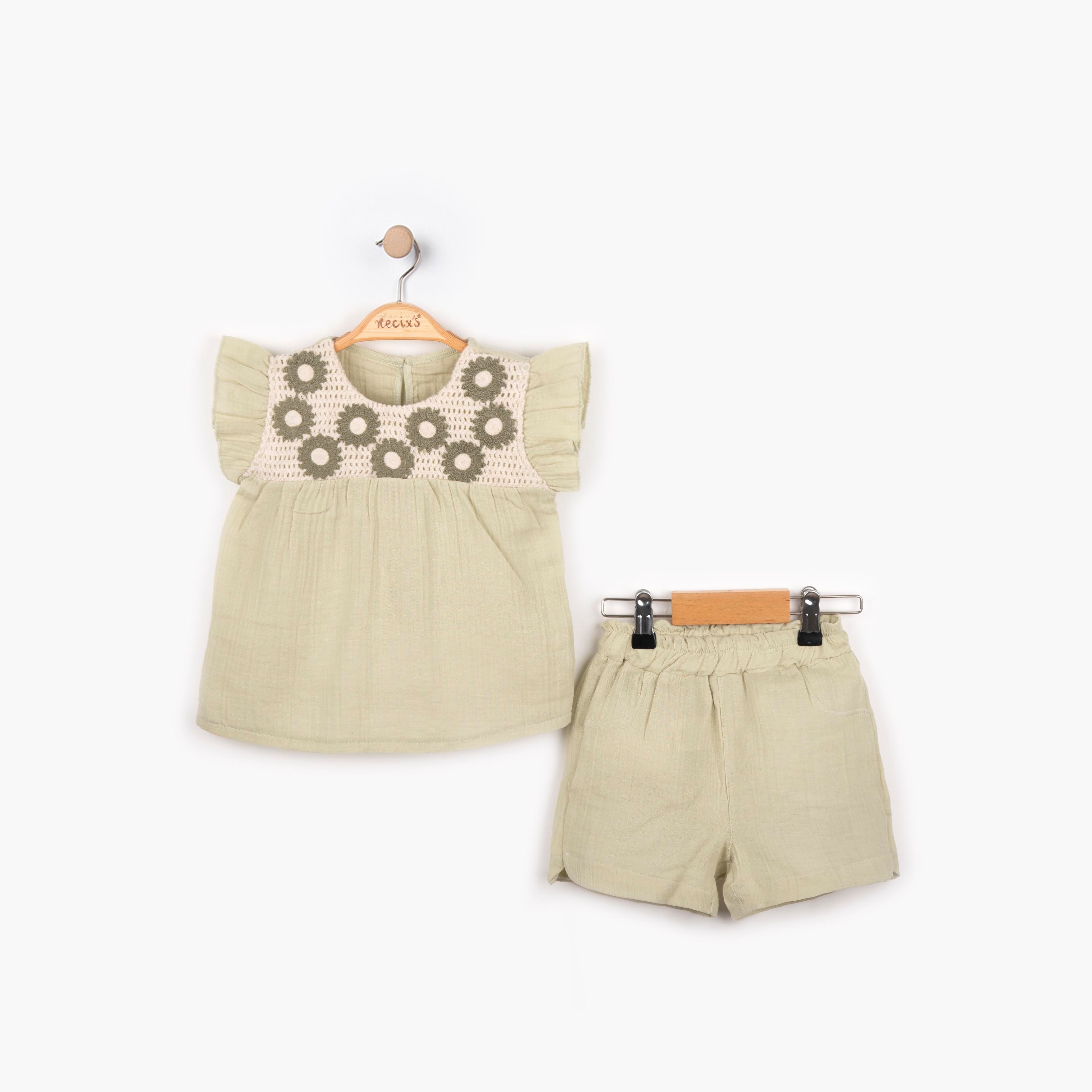 Çiçek Detaylı Şortlu İkili Takım