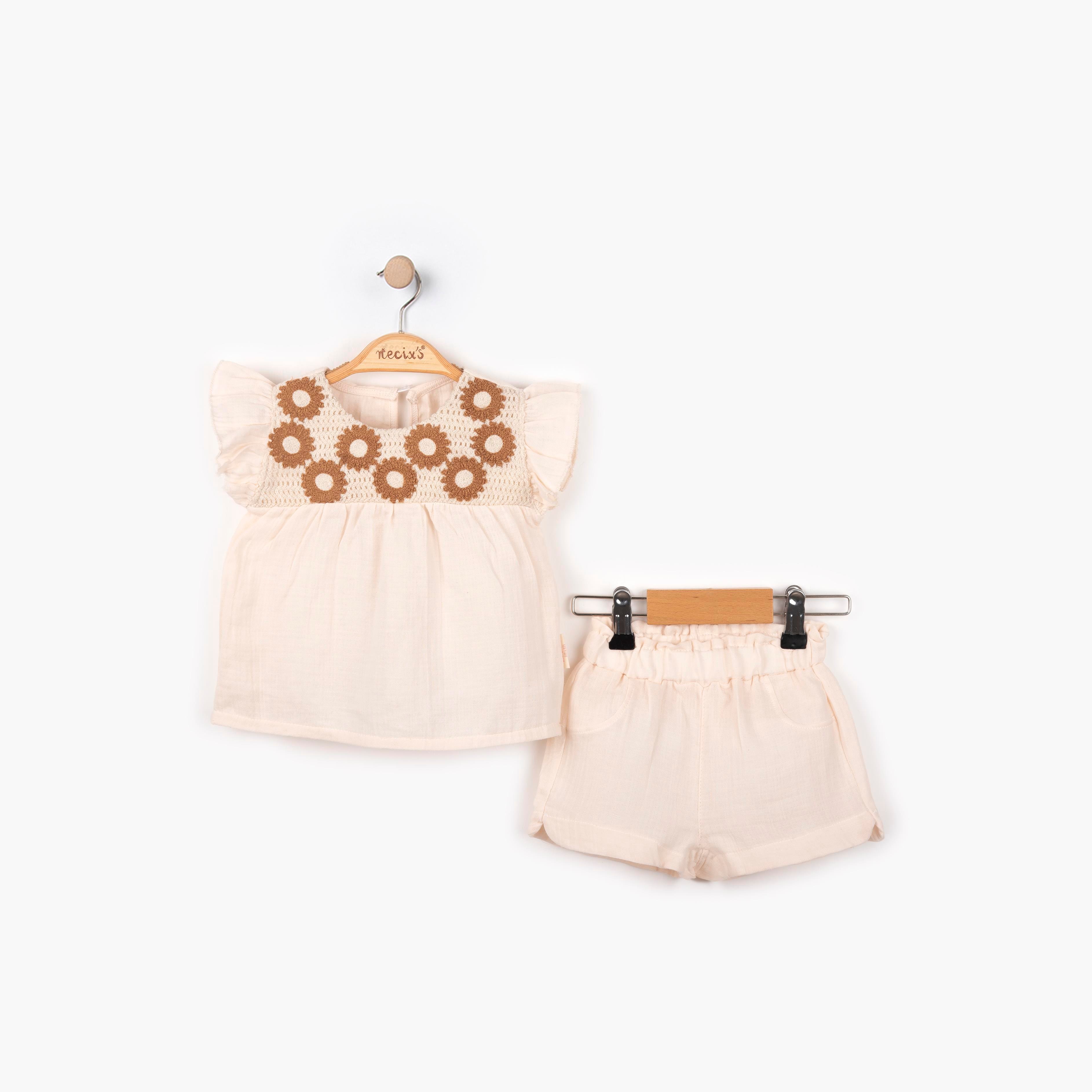 Çiçek Detaylı Şortlu İkili Takım