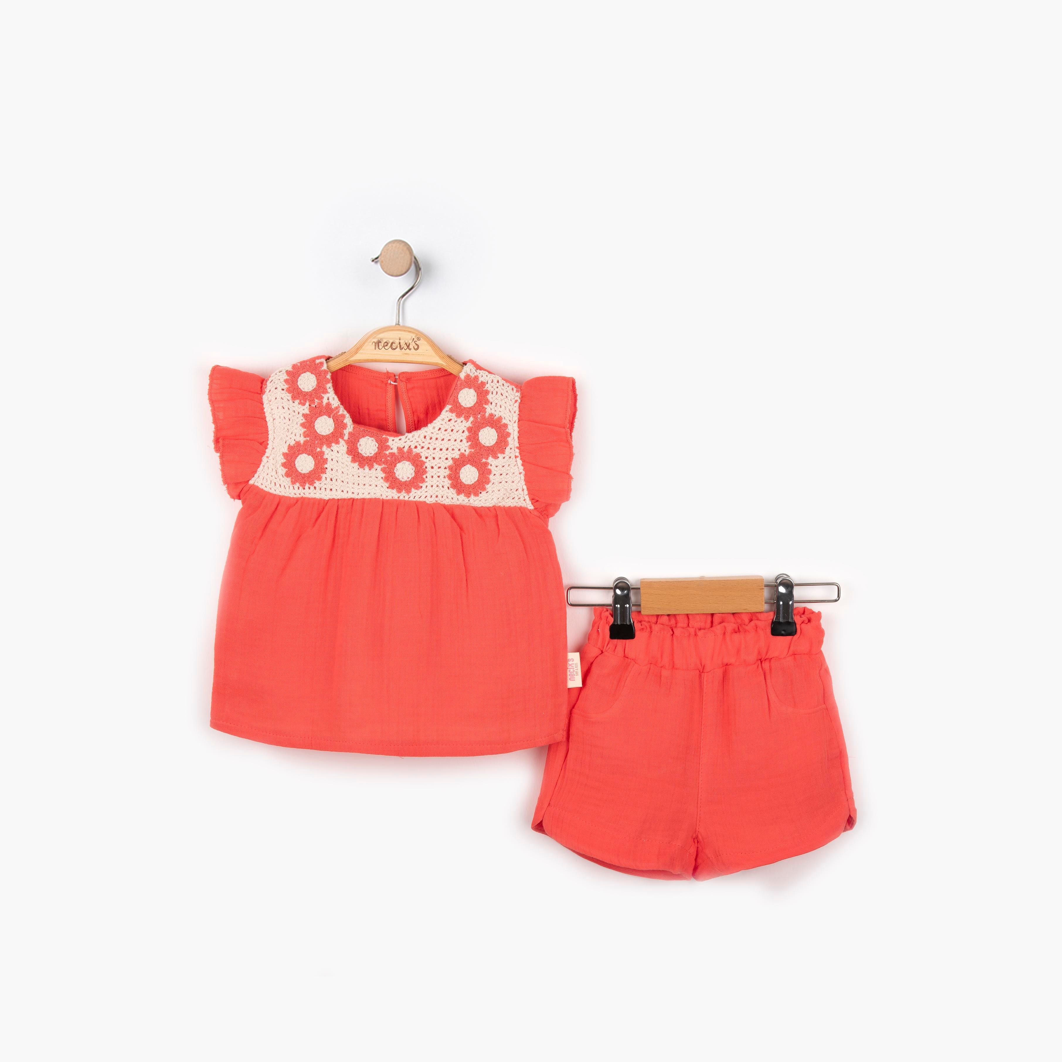 Çiçek Detaylı Şortlu İkili Takım