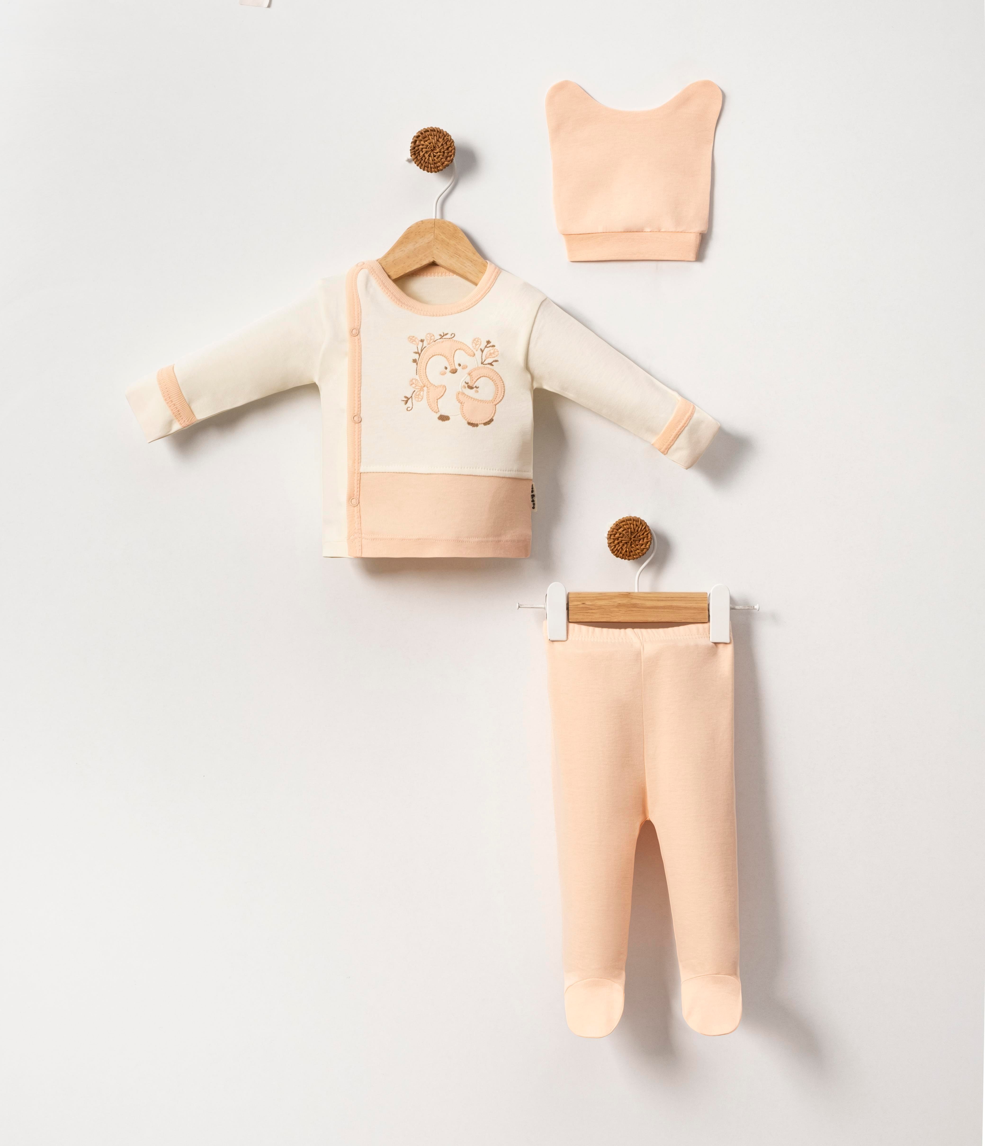 Penguen Nakışlı Kız Bebek Zıbın Set