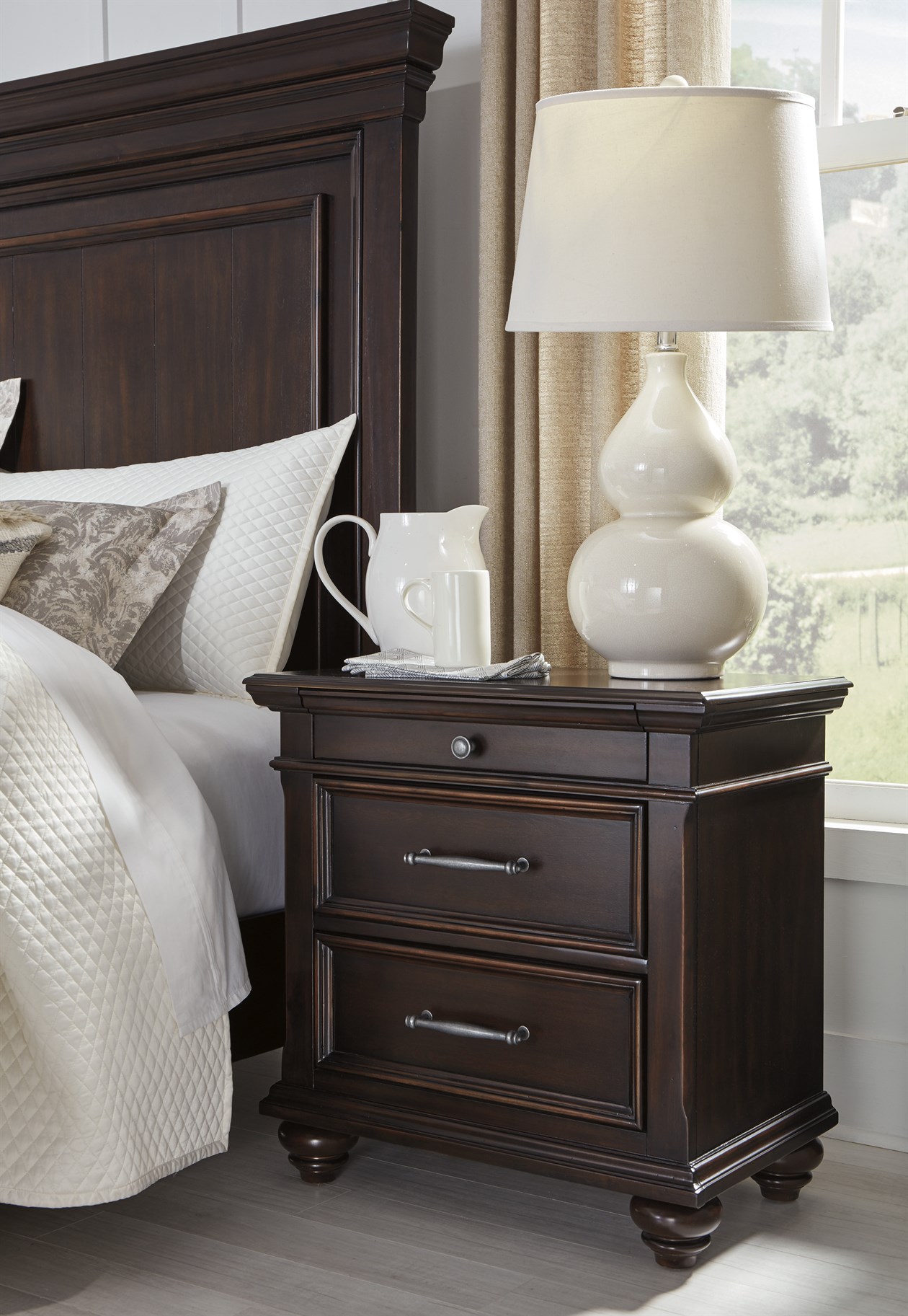brynhurst-queen-upholstered-panel-head-f21-4a.jpg