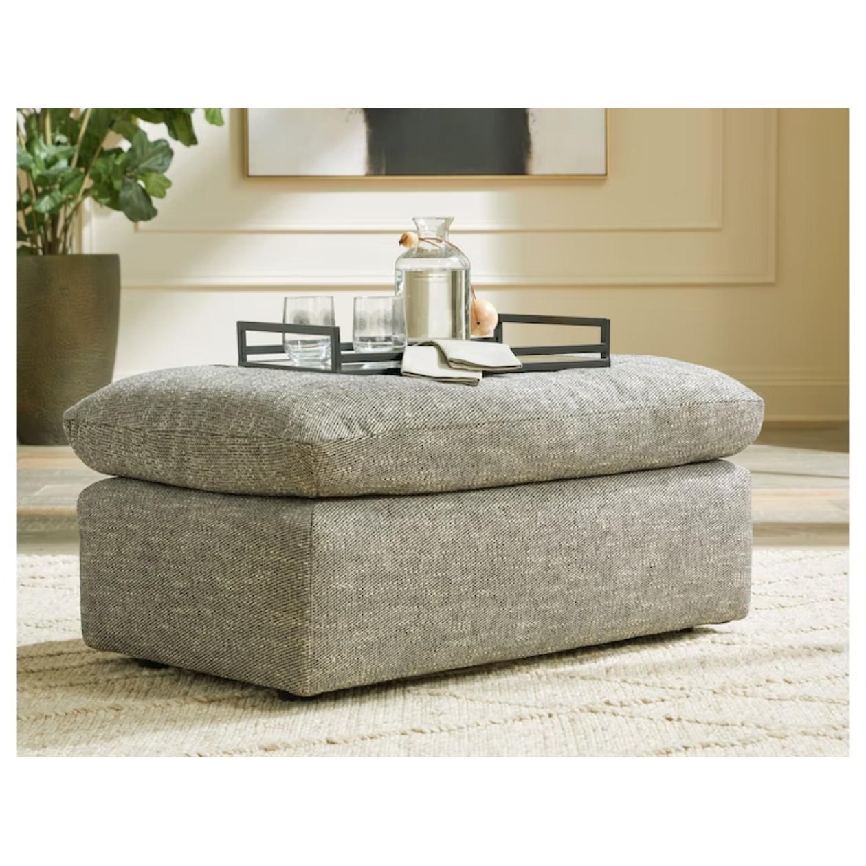 Dramatic Ottoman