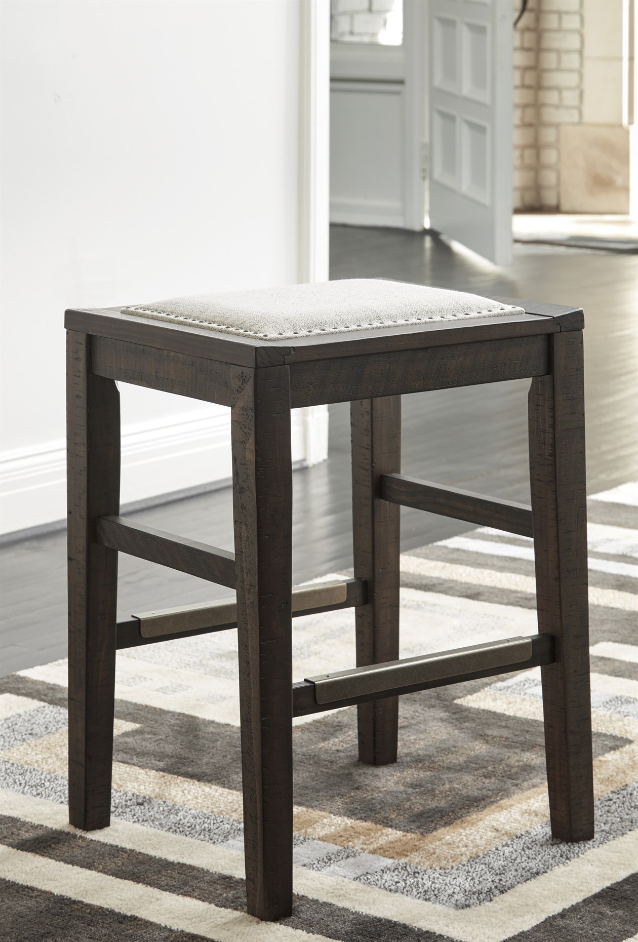 hallishaw-counter-height-bar-stool-3-4638.jpg