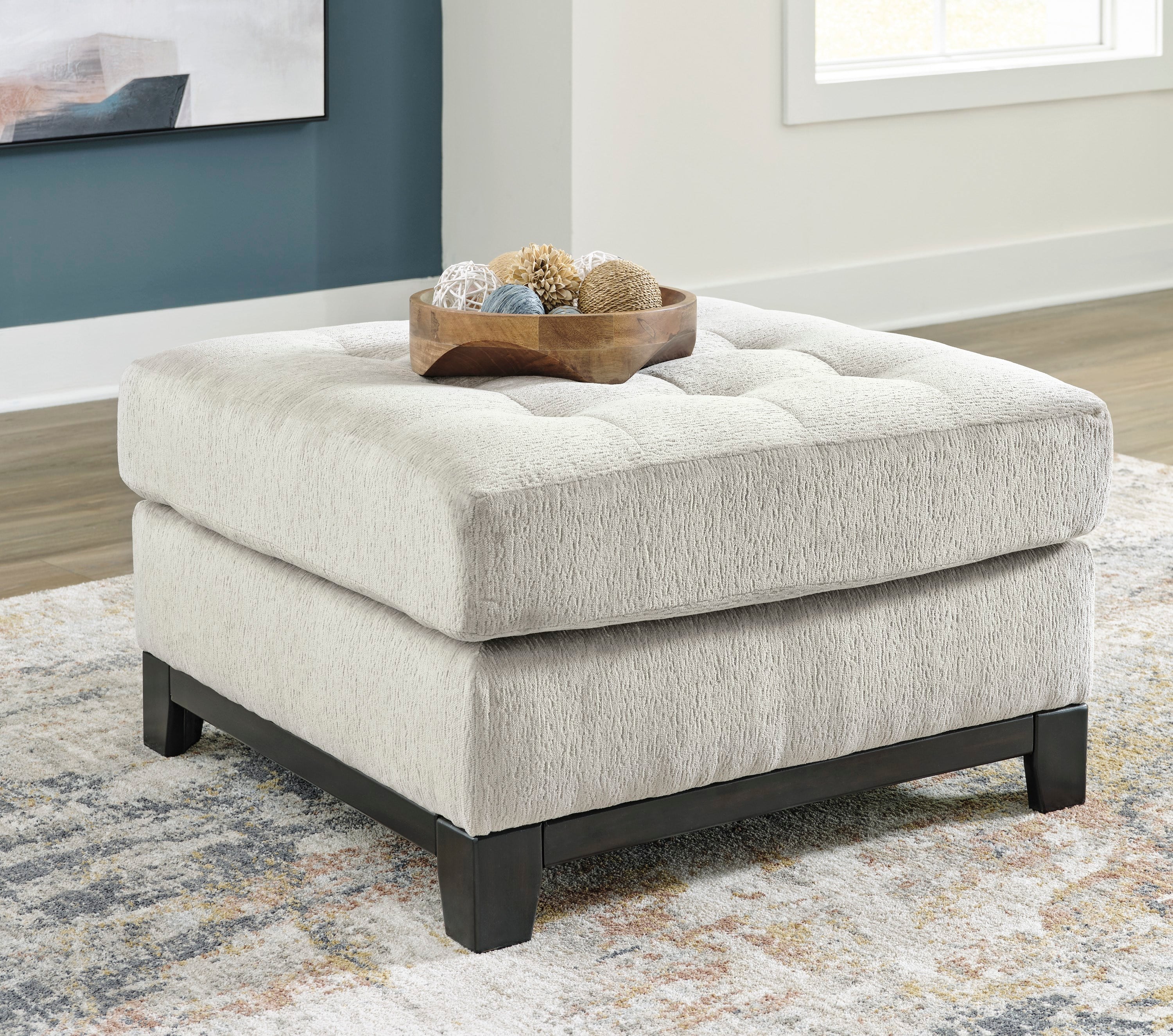 Maxon Place Oversized Puf