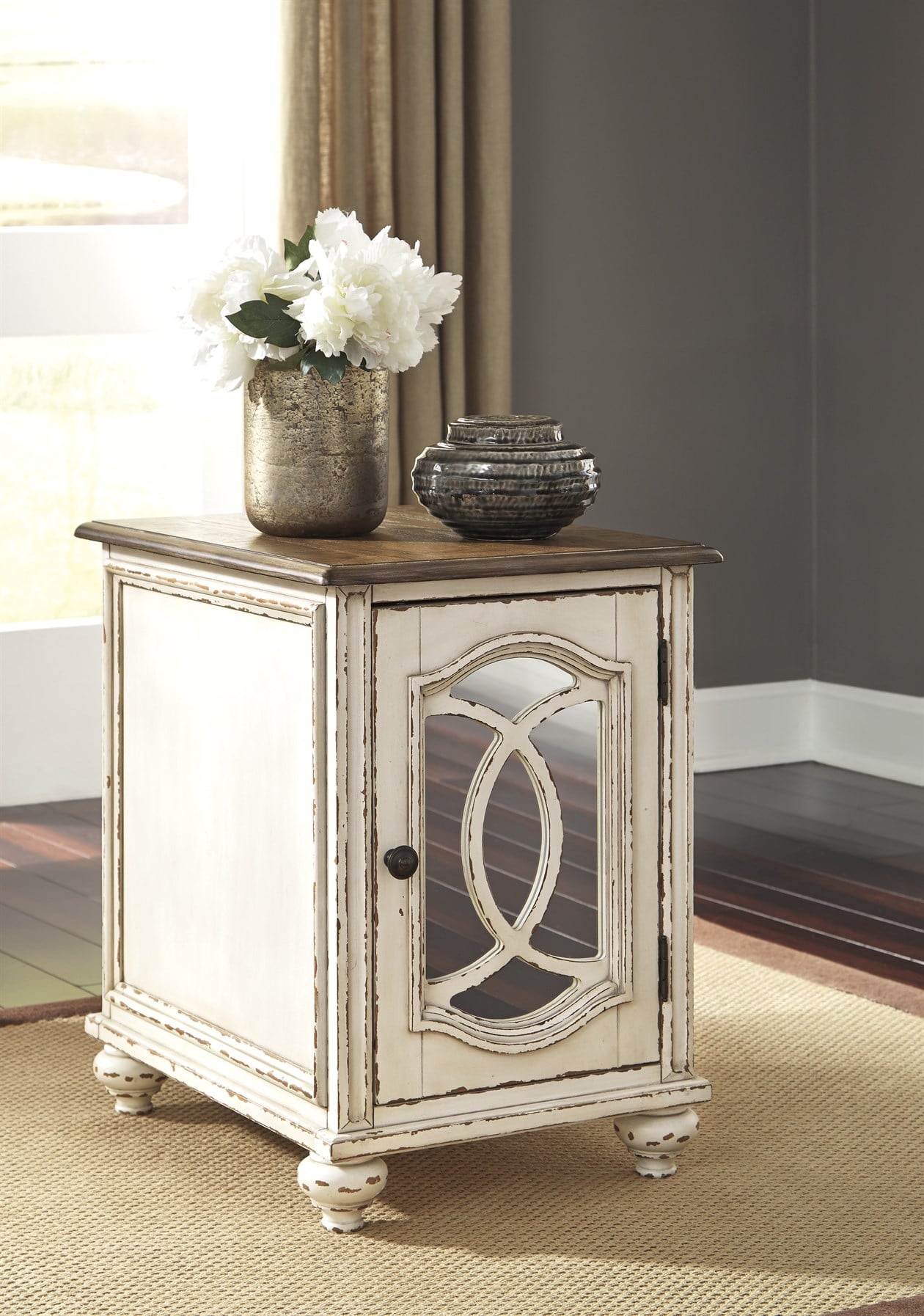 realyn-chairside-end-table-0149-5.jpg