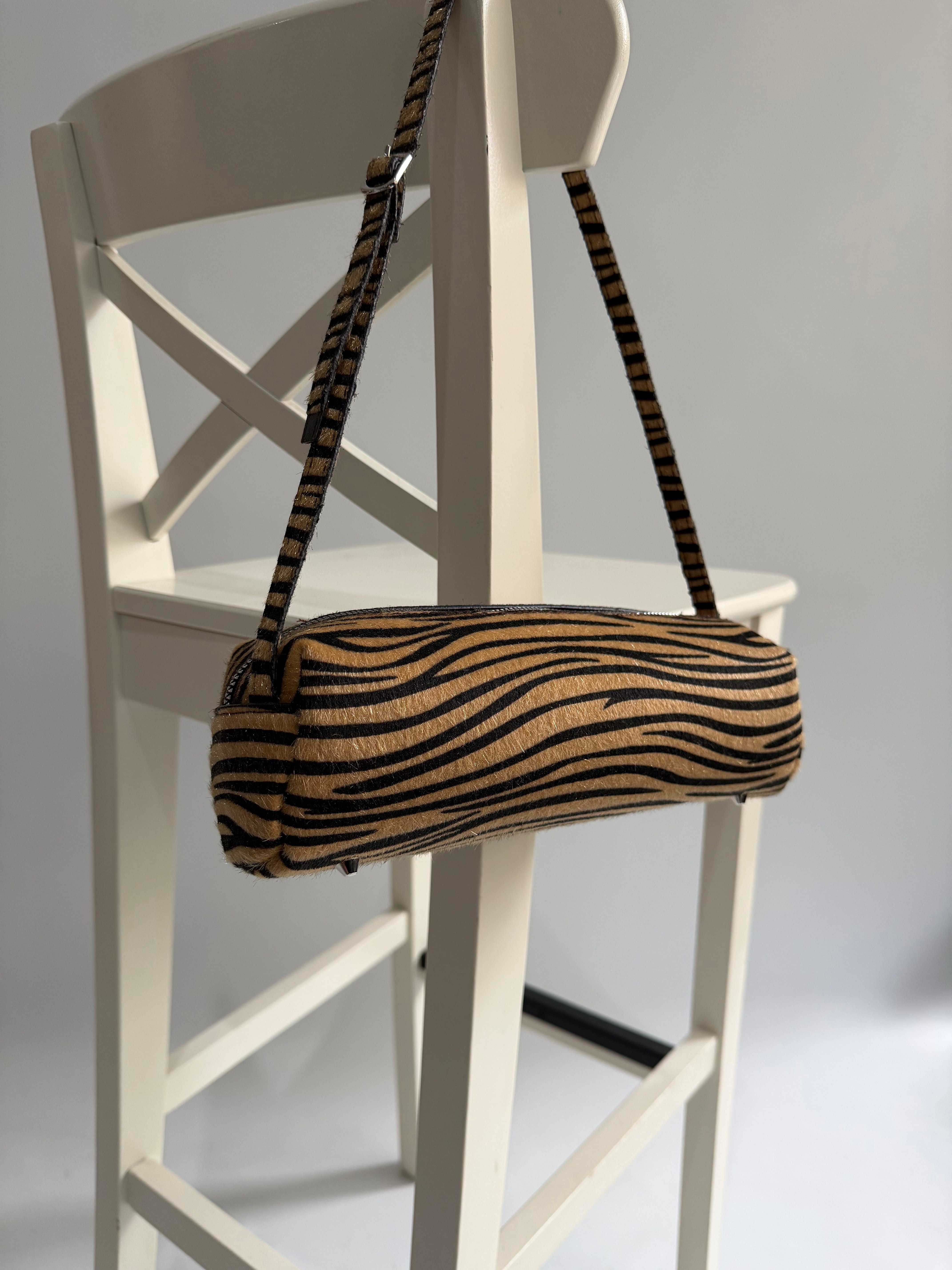 Baget Model El Ve Kadın Omuz Çantası Baget Çanta Zebra Desen