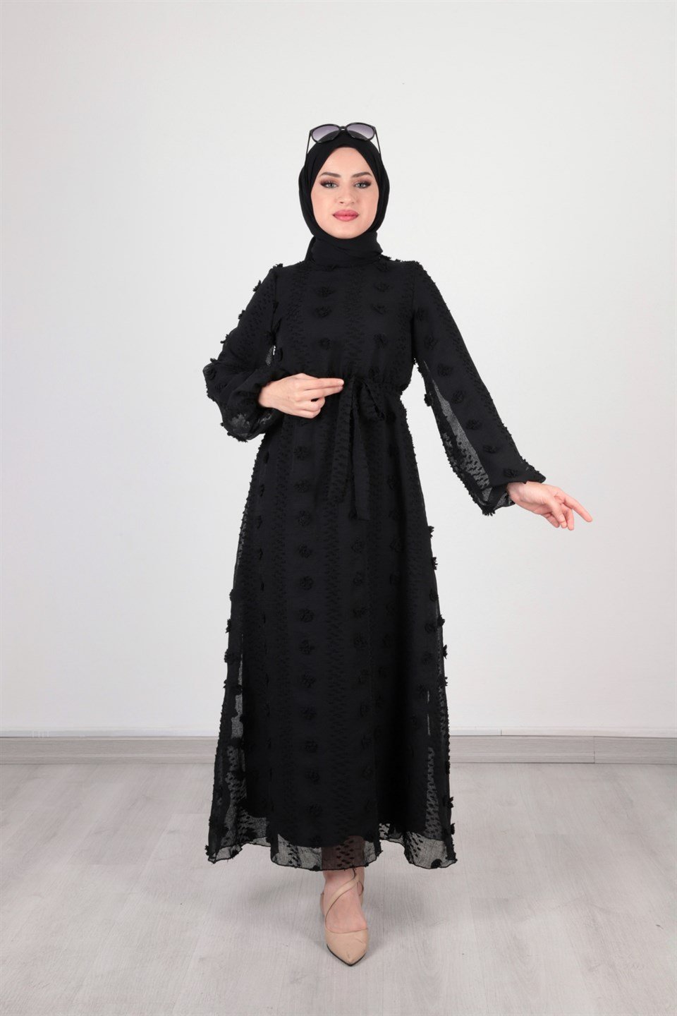 Çiçek Kabartmalı Elbise Siyah