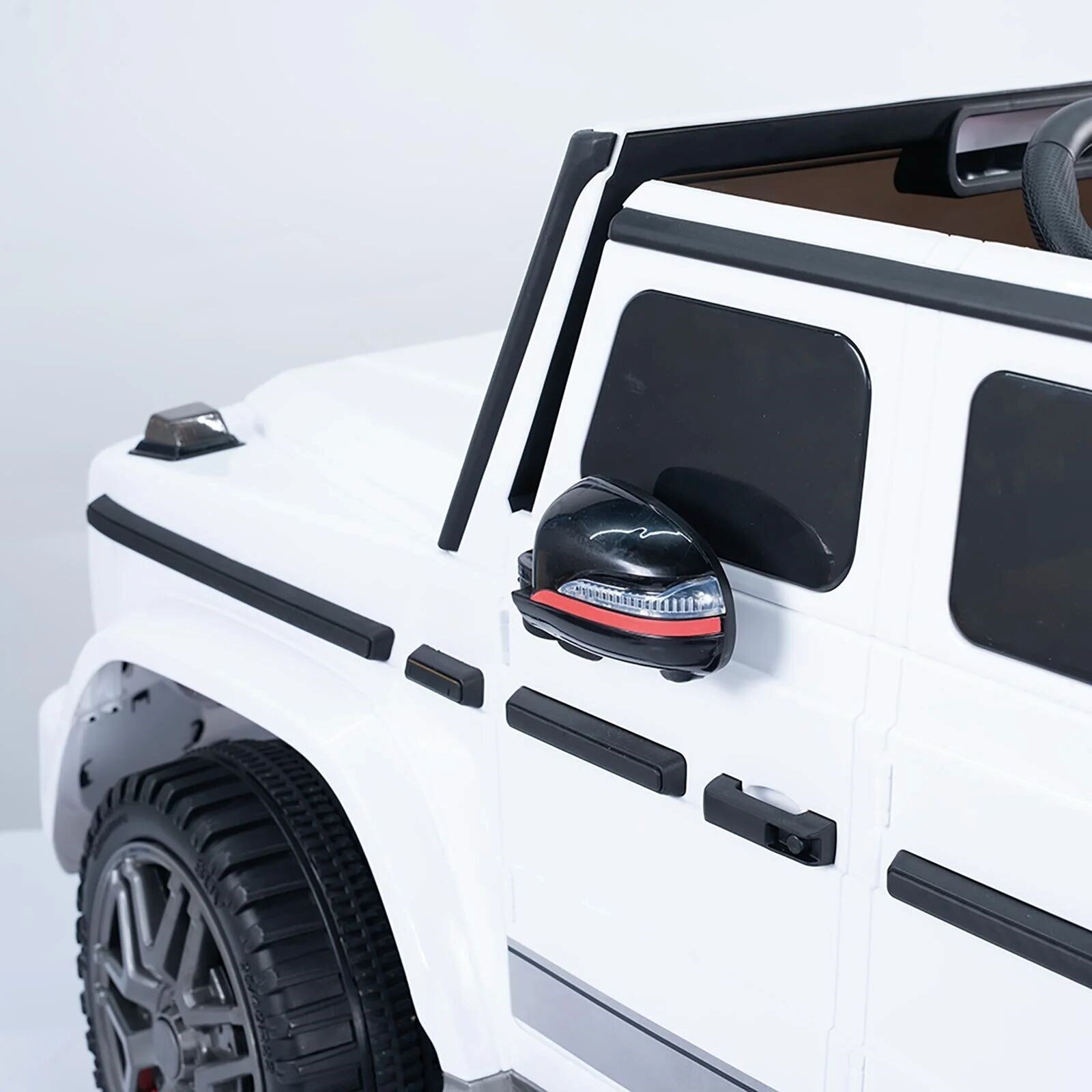 Dolu Oyuncak 12 Volt Urban Uzaktan Kumandalı Akülü Araba Beyaz 8494