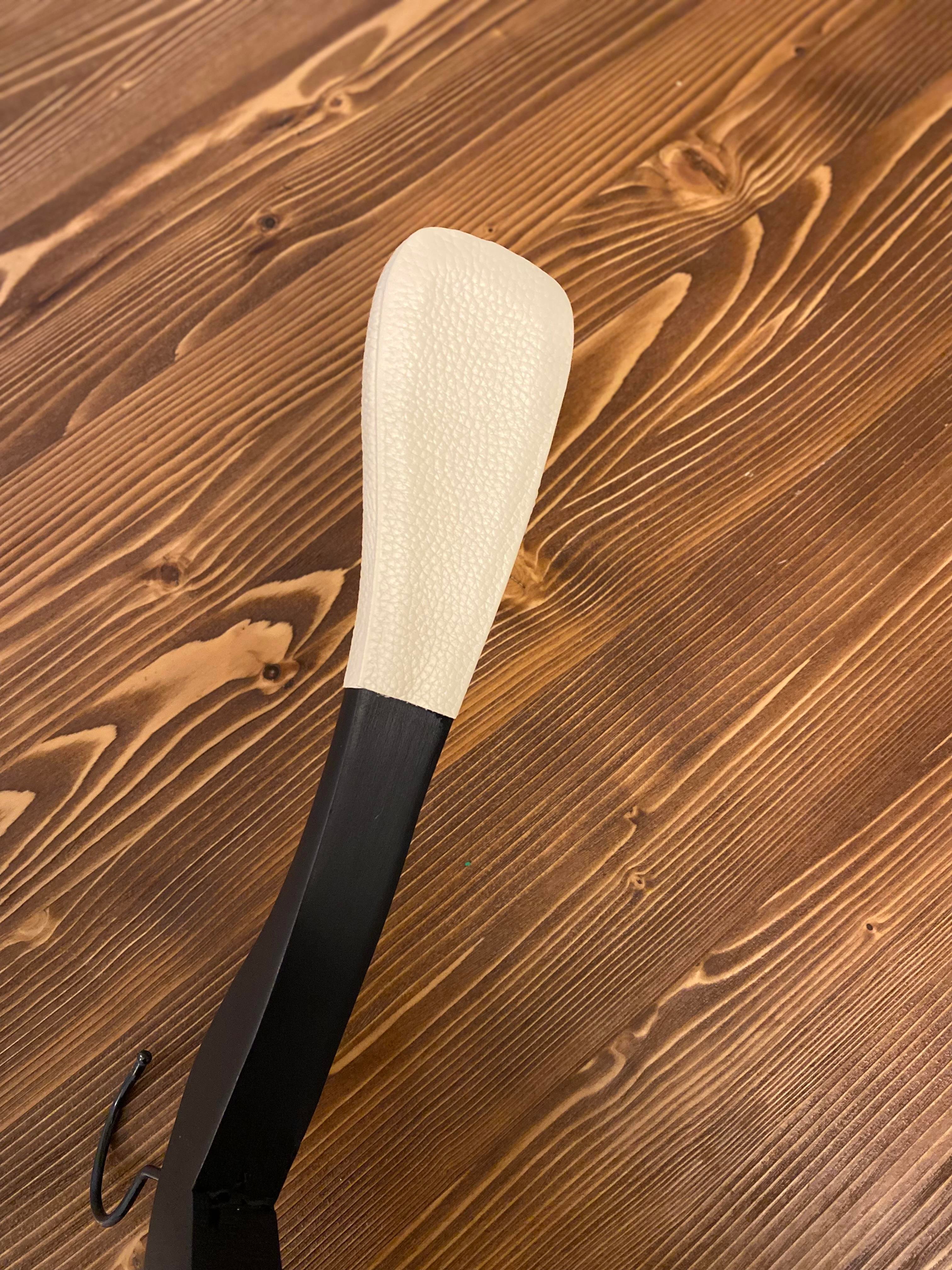 10 Adet Siyah Ahşap Ceket Askısı Kalın Omuzlu, Deri Kaplama Omuz Detaylı Takım Elbise Askısı 44 cm