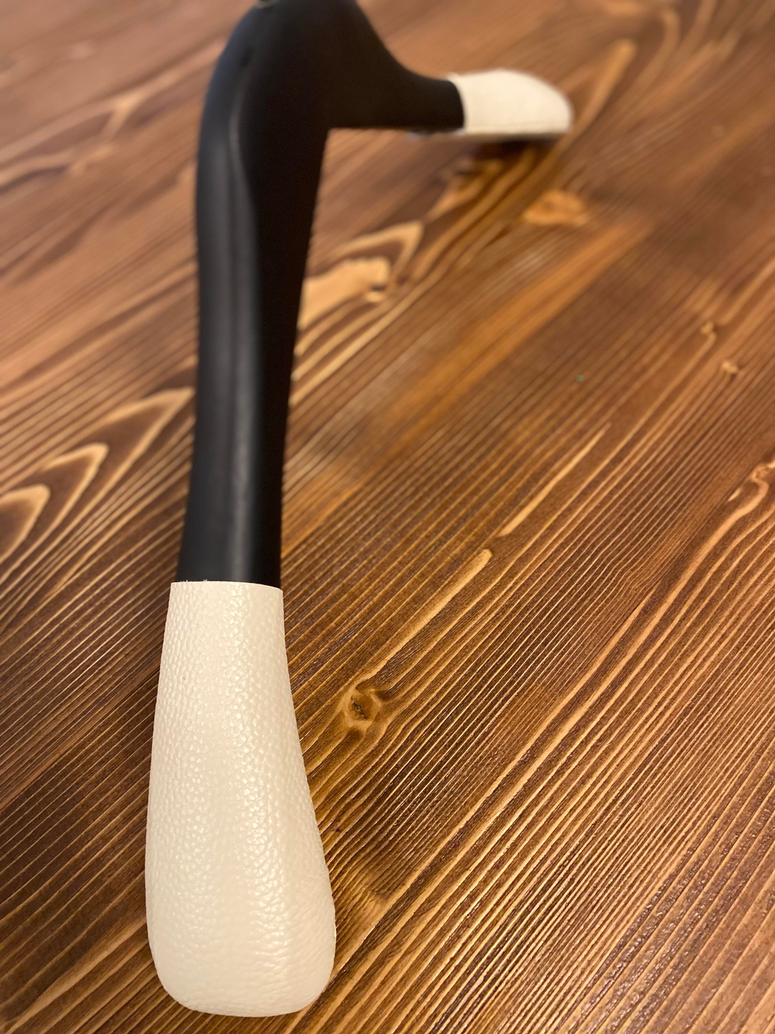 10 Adet Siyah Ahşap Ceket Askısı Kalın Omuzlu, Deri Kaplama Omuz Detaylı Takım Elbise Askısı 44 cm